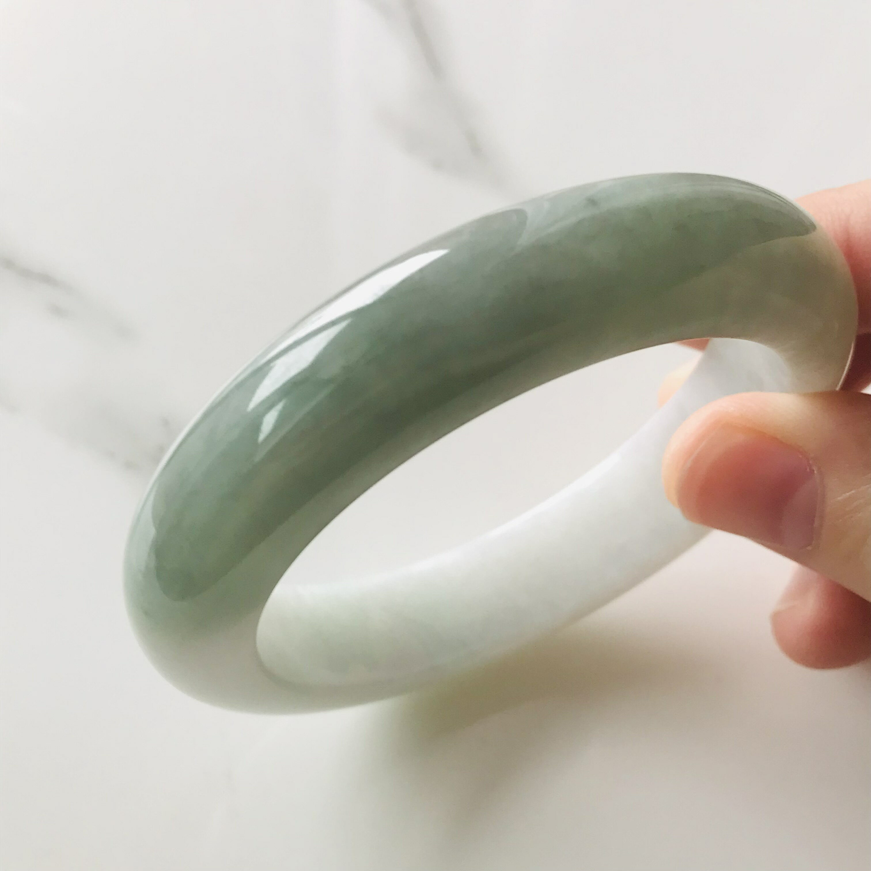 ミャンマー産　翡翠　ヒスイ　バングル　一点もの　希少　54.7mm ひすい パワーストーン hisui 本翡翠 アクセサリー ブレスレット　翡翠手镯　大人かわいい