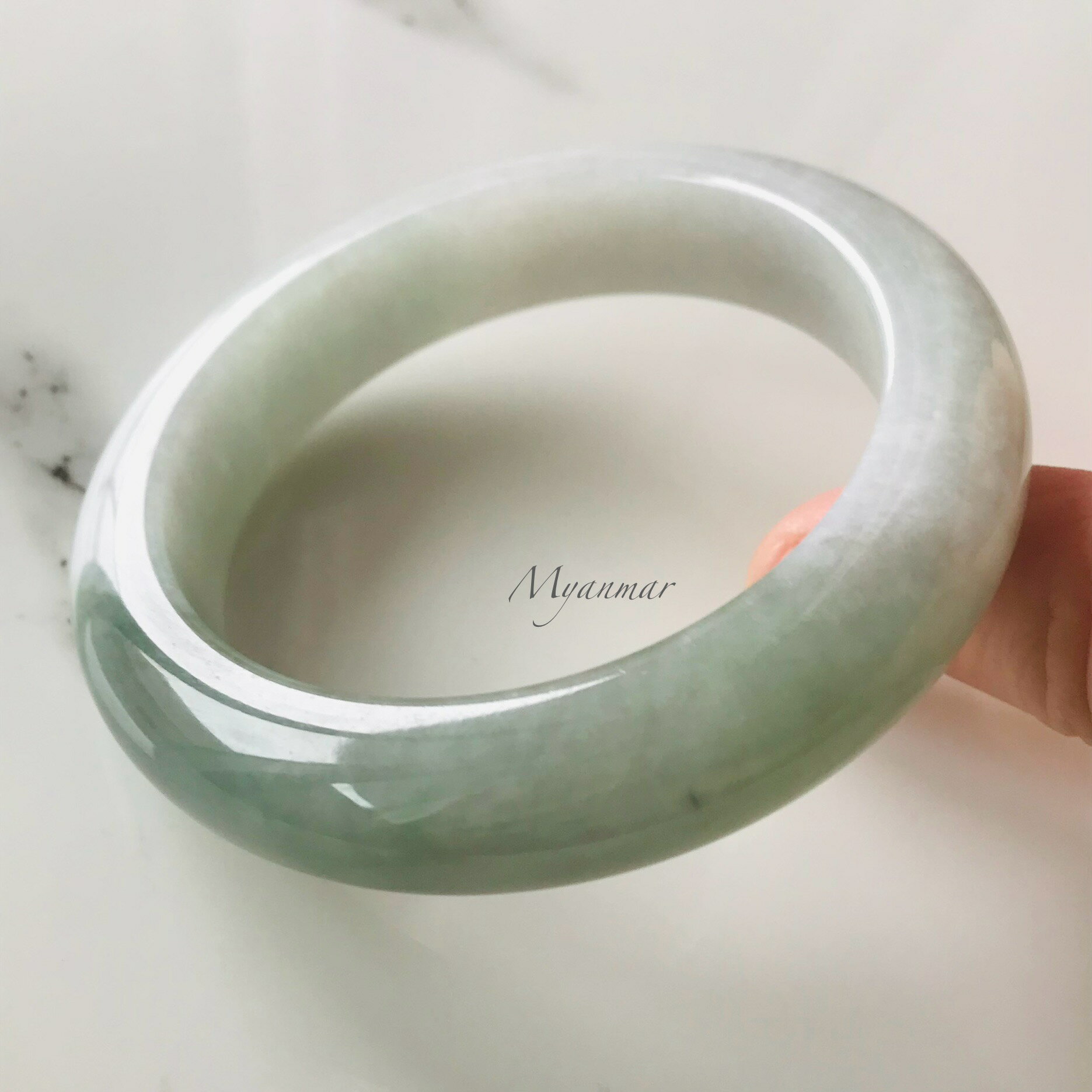 ミャンマー産　翡翠　ヒスイ　バングル　一点もの　希少　54.7mm ひすい パワーストーン hisui 本翡翠 アクセサリー ブレスレット　翡翠手镯　大人かわいい