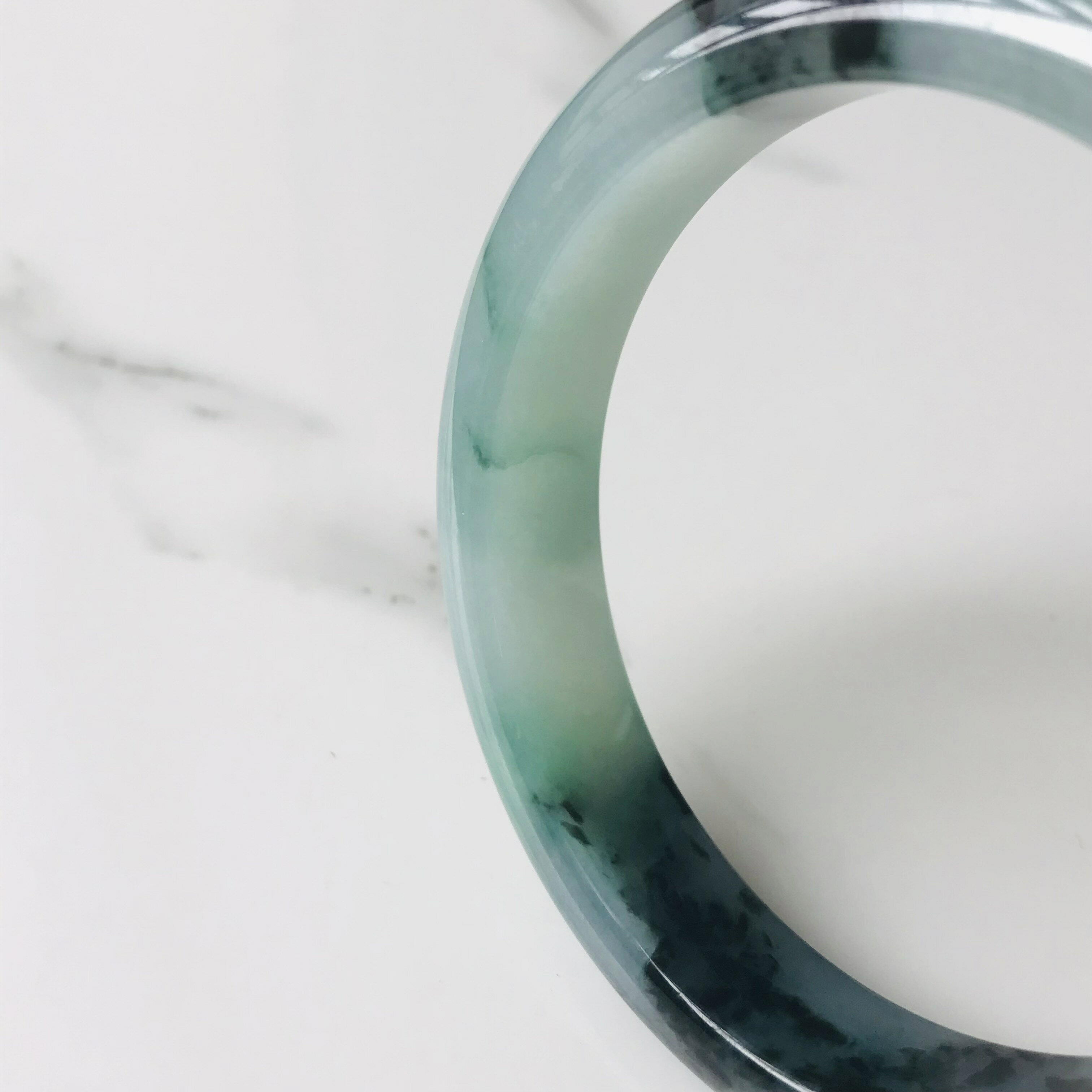 COCO2019 jade store 翡翠専門店のミャンマー産　翡翠　ヒスイ　バングル　一点もの　57.0mm 　ひすい パワーストーン hisui 本翡翠 アクセサリー ブレスレット　翡翠手镯　大人かわいい　天然石｜アングル3