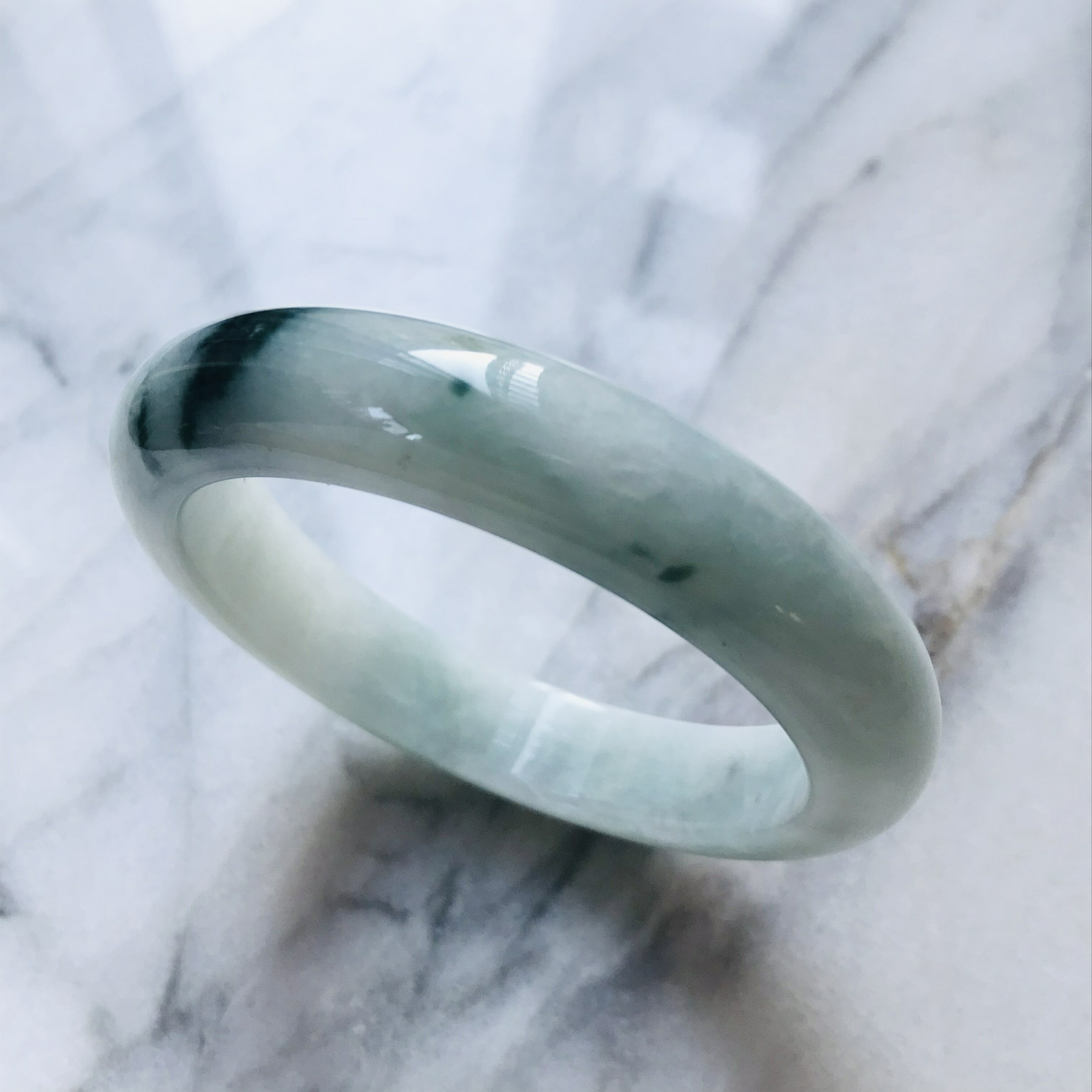 COCO2019 jade store 翡翠専門店のミャンマー産　翡翠　ヒスイ　バングル　一点もの　57.1mm ひすい パワーストーン hisui 本翡翠 アクセサリー 翡翠手镯　ブレスレット　白　緑　飄花｜アングル3