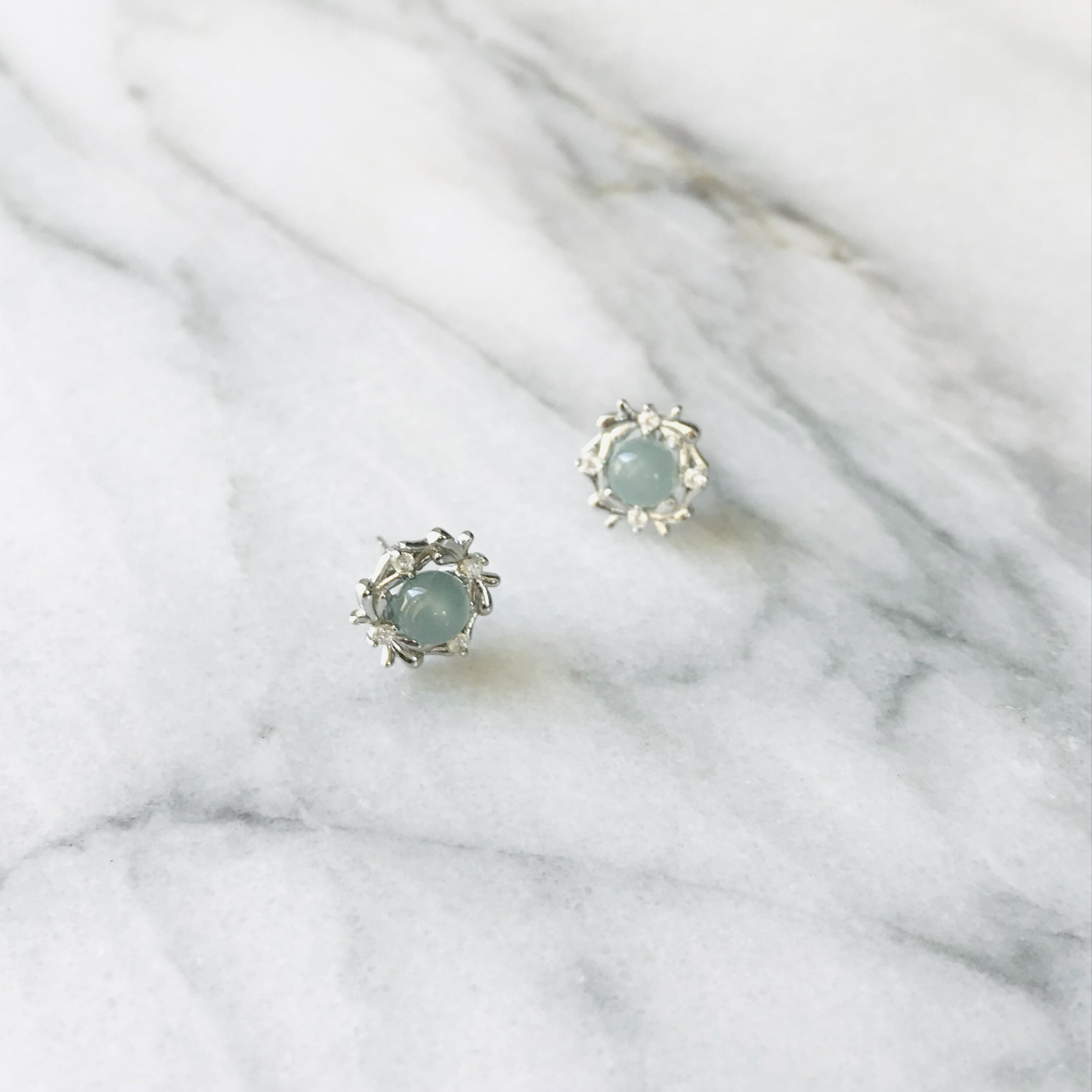 COCO2019 jade store 翡翠専門店のグアテマラ産　翡翠　ヒスイ　希少　ピアス　グリーン　小粒　職人手彫り　s925　天然石　一点物　希少　 ひすい パワーストーン hisui 本翡翠 アクセサリー スタッドピアス　大人かわいい　一粒の幸せ｜アングル3