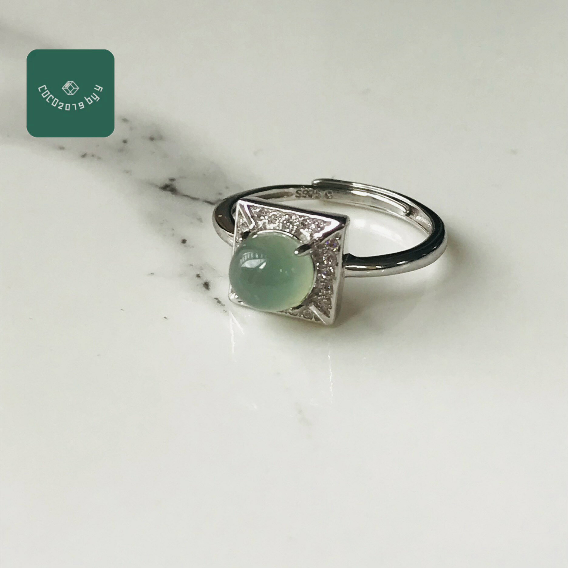 ミャンマー産 翡翠　ヒスイ　jade くりぬき　リング 指輪　天然石　一点物　ライトグリーン　フリーサイズ　ヒスイ ひすい パワーストーン hisui 本翡翠 黄翡　大人かわいい　戒圈