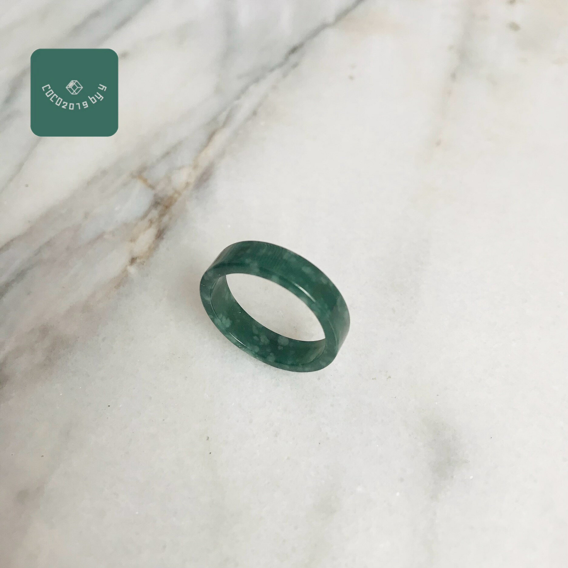 皮革（皮革） - グアテマラ産 翡翠　ヒスイ　jade くりぬき　リング　天然石　一点物　21号　ヒスイ ひすい パワーストーン hisui 本翡翠 翡翠専門店 アクセサリー　大人かわいい　戒圈　緑