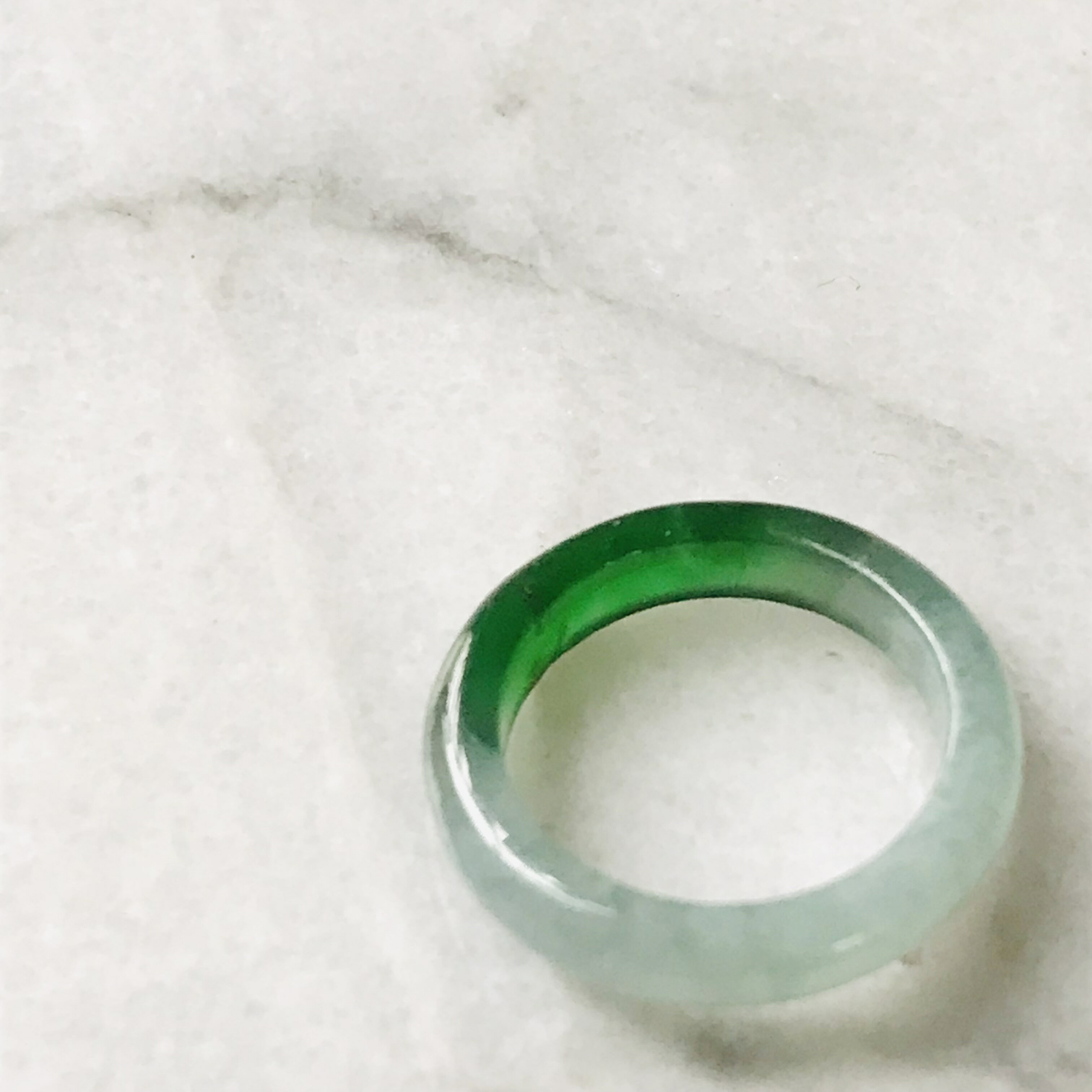 COCO2019 jade store 翡翠専門店のグアテマラ産 翡翠　ヒスイ　jade くりぬき　リング　天然石　一点物　4号　ヒスイ ひすい パワーストーン hisui 本翡翠 翡翠専門店 アクセサリー　大人かわいい　戒圈　緑｜アングル2