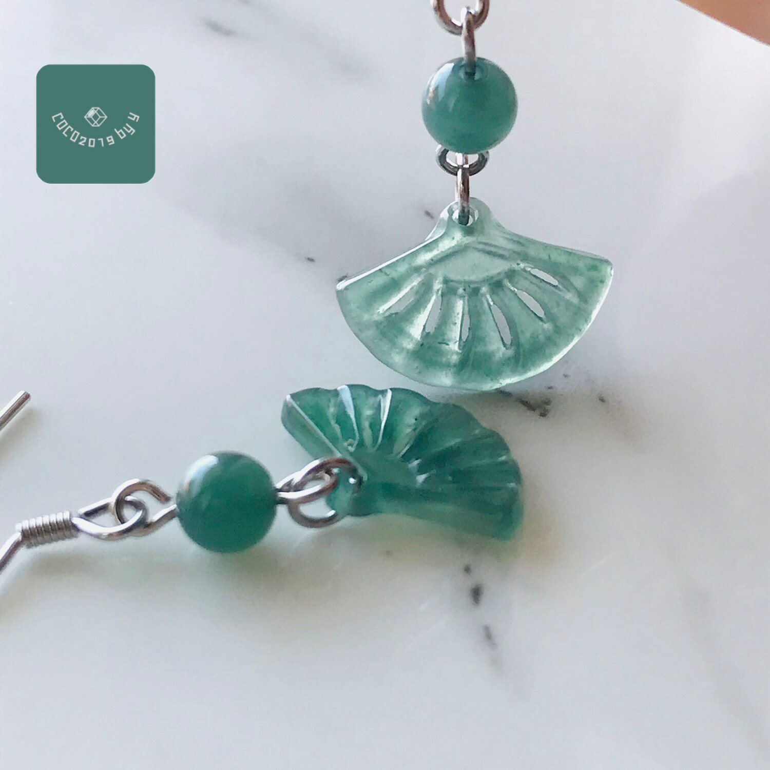 樂天商城 - グアテマラ産　翡翠　ヒスイ　一点もの　希少　ピアス　ブルーグリーン　14kgf 扇子　天然石　一点物　希少　 ひすい パワーストーン hisui 本翡翠 アクセサリー 風水 占い 厄払い 厄除け 健康 長寿　ジュエリー　フック