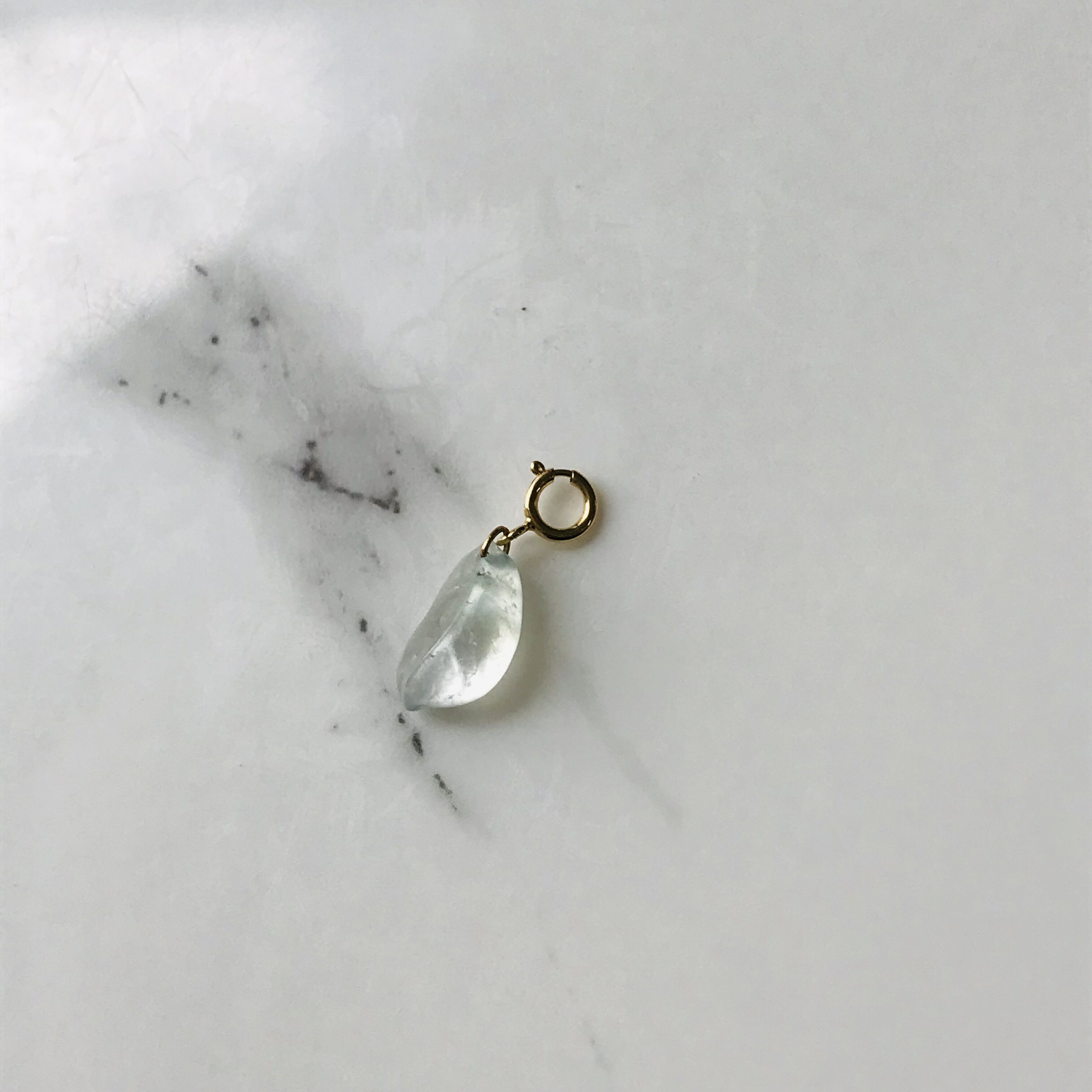 COCO2019 jade store 翡翠専門店のミャンマー産 翡翠　ヒスイ　jade 高品質　ペンダントトップ　氷翡翠　職人手彫り　k18　お守り 一点もの　希少　天然石　 彫刻　ヒスイ ひすい パワーストーン hisui 本翡翠 翡翠専門店 アクセサリー ネックレス　ジュエリー　ブレスレット｜アングル3