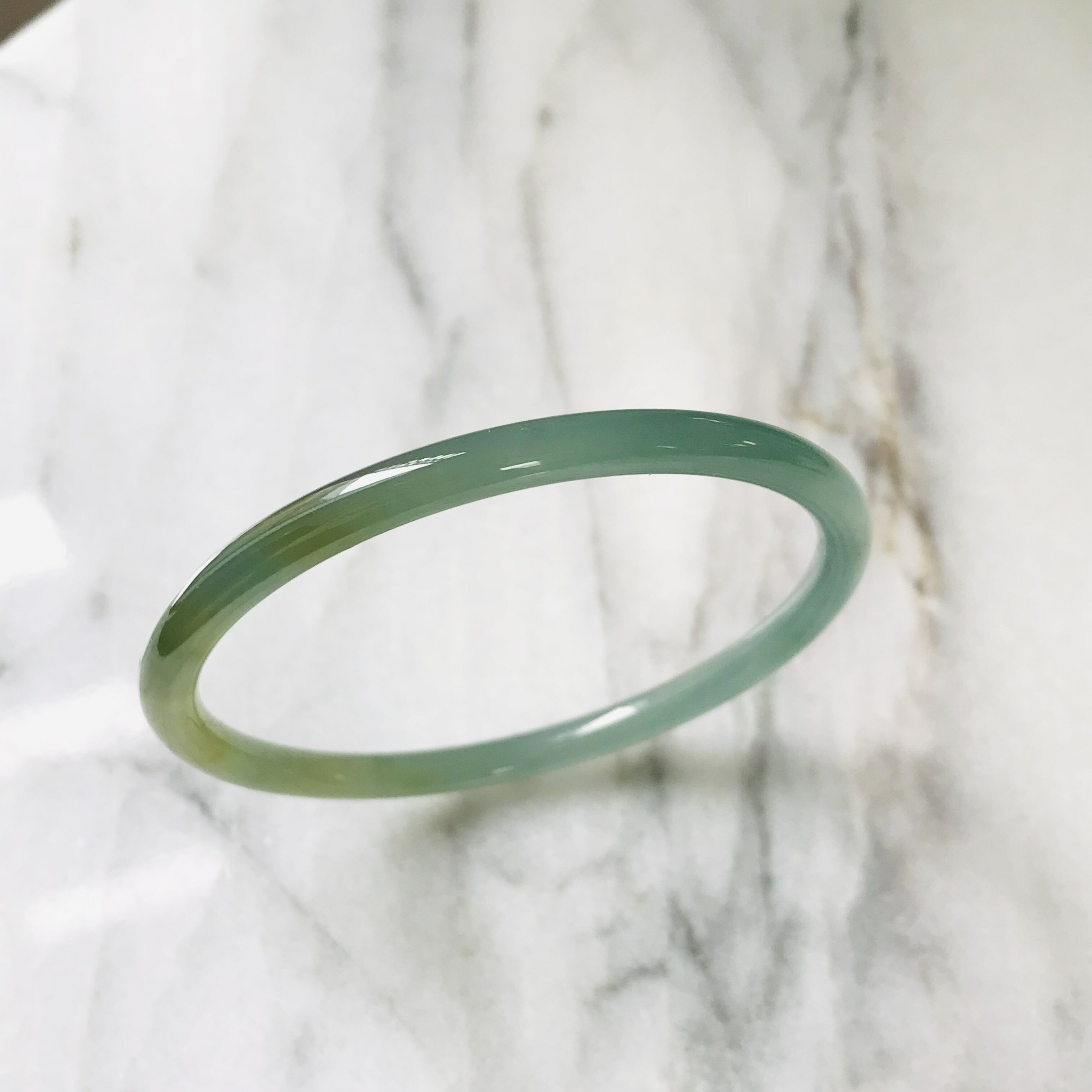 COCO2019 jade store 翡翠専門店のグアテマラ産 翡翠　ヒスイ　jade バングル ブレスレット　56.7mm　ヒスイ ひすい パワーストーン hisui 本翡翠 翡翠専門店 アクセサリー ジュエリー 手镯　青　緑　氷翡翠　黄｜アングル2