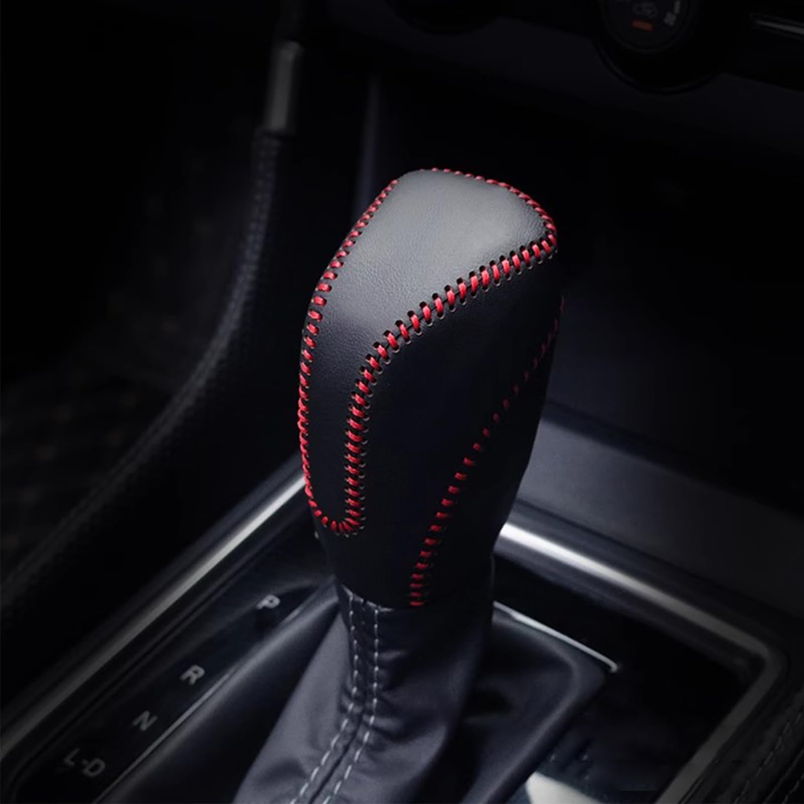 【送料無料】Fucaten 適合 スバル レヴォーグ VN系 フォレスター SK系 レガシィアウトバック BT系 インプレッサG4 GK系 インプレッサスポーツ GT系 シフトノブカバー シフトグリップカバー ガーニッシュ 汚れ防止 装着語説明書付き 色：レッド縫い糸