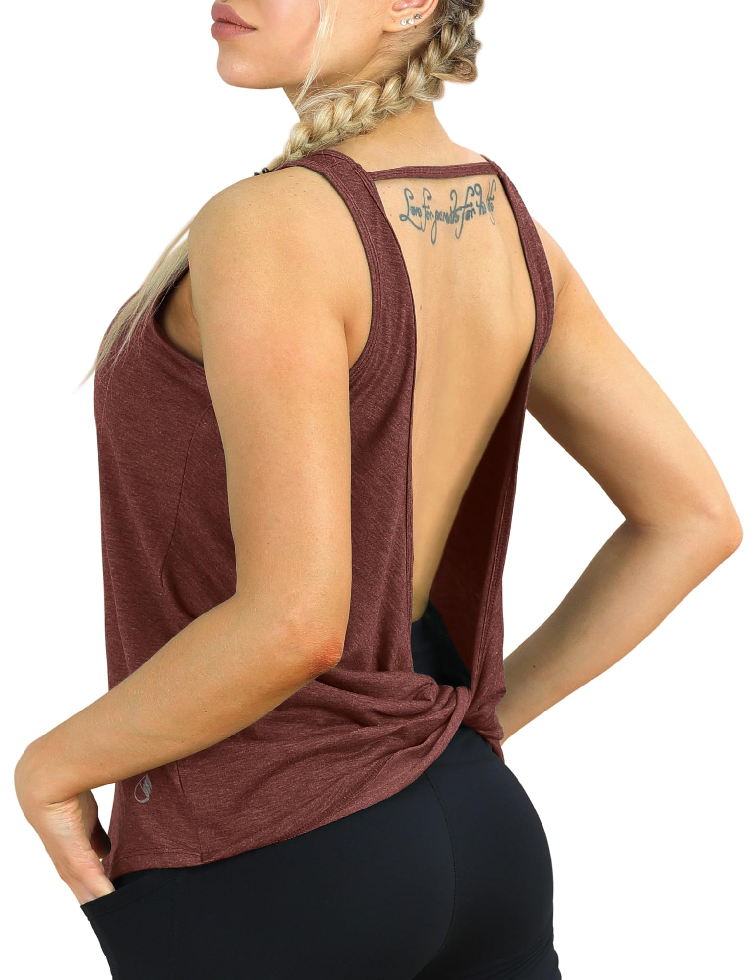 商品情報商品の説明主な仕様 【高品質な素材】滑らかでソフトな感触、肌に優しく、着心地が抜群で、敏感肌の方にもおすすめです。さらに、速乾性と通気性を兼ね備え、汗が出ても蒸れにくく、真夏でも爽やかな肌触りを実現します。【さらっと快適】シンプルなクルーネックのデザインで、首周りがスッキリで、脱着しやすく、カジュアルな雰囲気を演出してくれます。さらに、裾上げと滑らかなラインステッチで変形しにくく、手触りが良く、一日中快適に過ごします。【バックレスのデザイン】バックレスで動きやすさを十分に保つます。バックにあるこだわりのねじれでスタイリッシュさが増し、女性の魅力を引き出してくれます。オープンな背中と緩めの設計で軽さを感じられ、ランニング中体温が上昇する時により涼しく感じるます。【色んな場面に活躍】スタイリッシュで使いやすいデザインに仕上がり、ヨガ、スポーツ、トレーニング、ジム、ランニング、スポーツなど様々な場面で活用です。お出かけや部屋着にもお使いいただけます。【サイズについて】アメリカンサイズを使用しているため、普段ご着用のサイズより1−2サイズ小さく選ぶことをおすすめします。