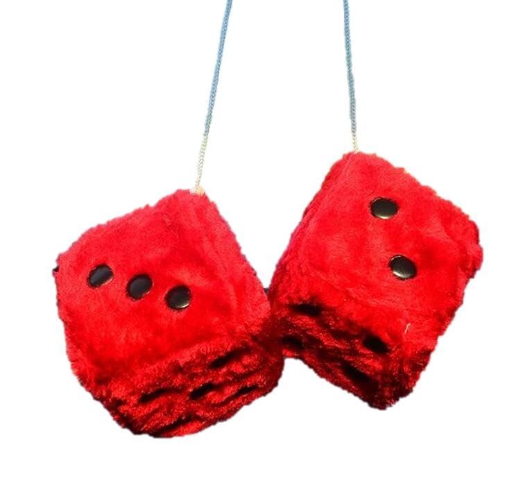 【送料無料】speed mao かわいい ふわふわ サイコロ ぬいぐるみ 車 ルームミラー などの 装飾に 色：レ..