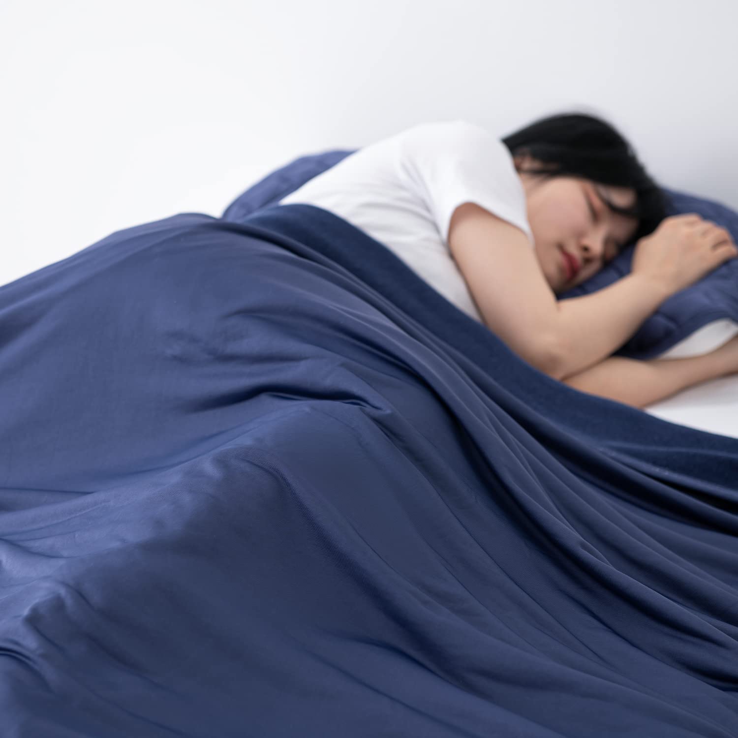 【送料無料】Atokazo 接触冷感 タオルケットひんやり ブランケット 冷感ケット 両面用 夏用 クールケット 丸洗いOK 肌掛け 涼感 Q-Max0.483 省エネ 節電対策 エアーケット クールケット れいかん冷感寝具(シングル・140x190cm, ネイビー)