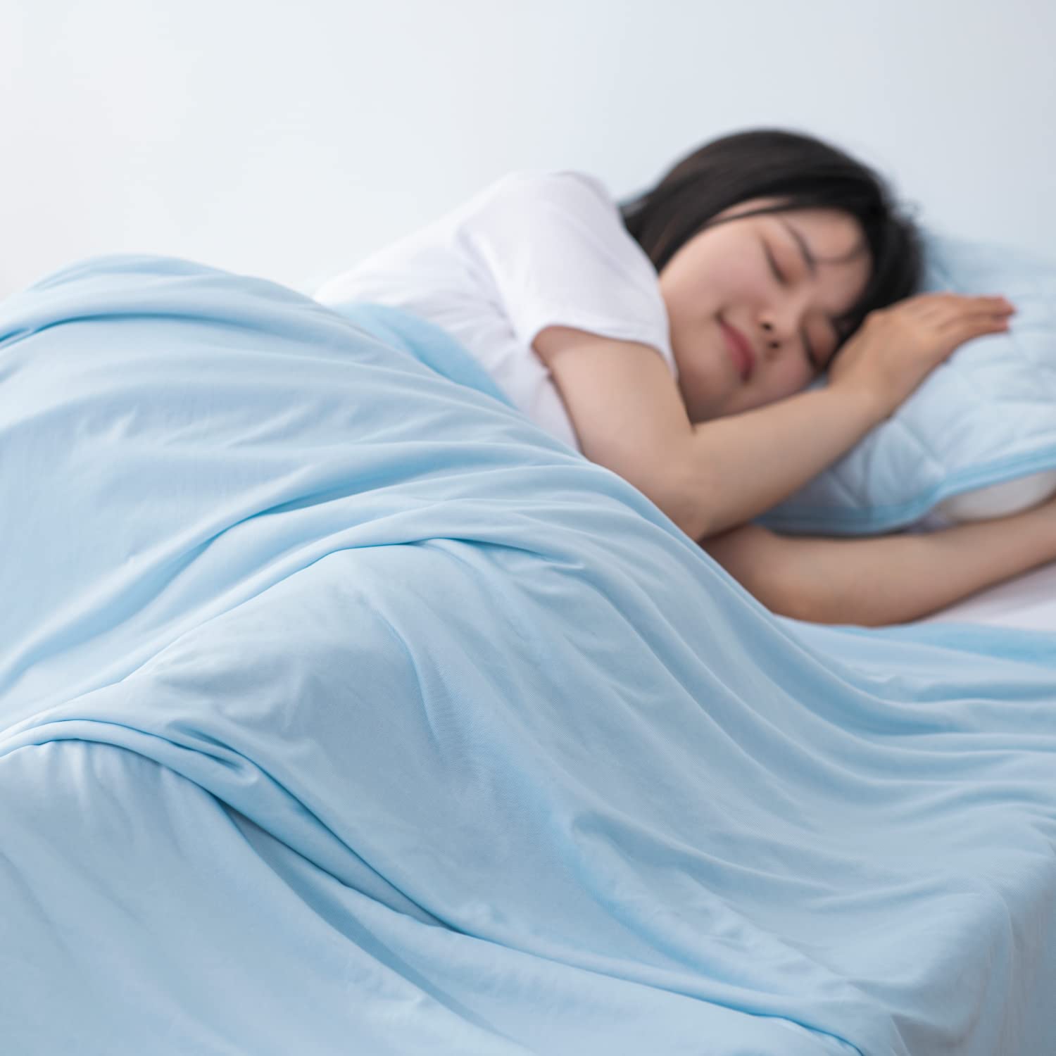 【送料無料】Atokazo 接触冷感 タオルケットひんやり ブランケット 冷感ケット 両面用 夏用 クールケット 丸洗いOK 肌掛け 涼感 Q-Max0.483 省エネ 節電対策 エアーケット クールケット れいかん冷感寝具 (ダブル・180x200cm, ライトブルー)