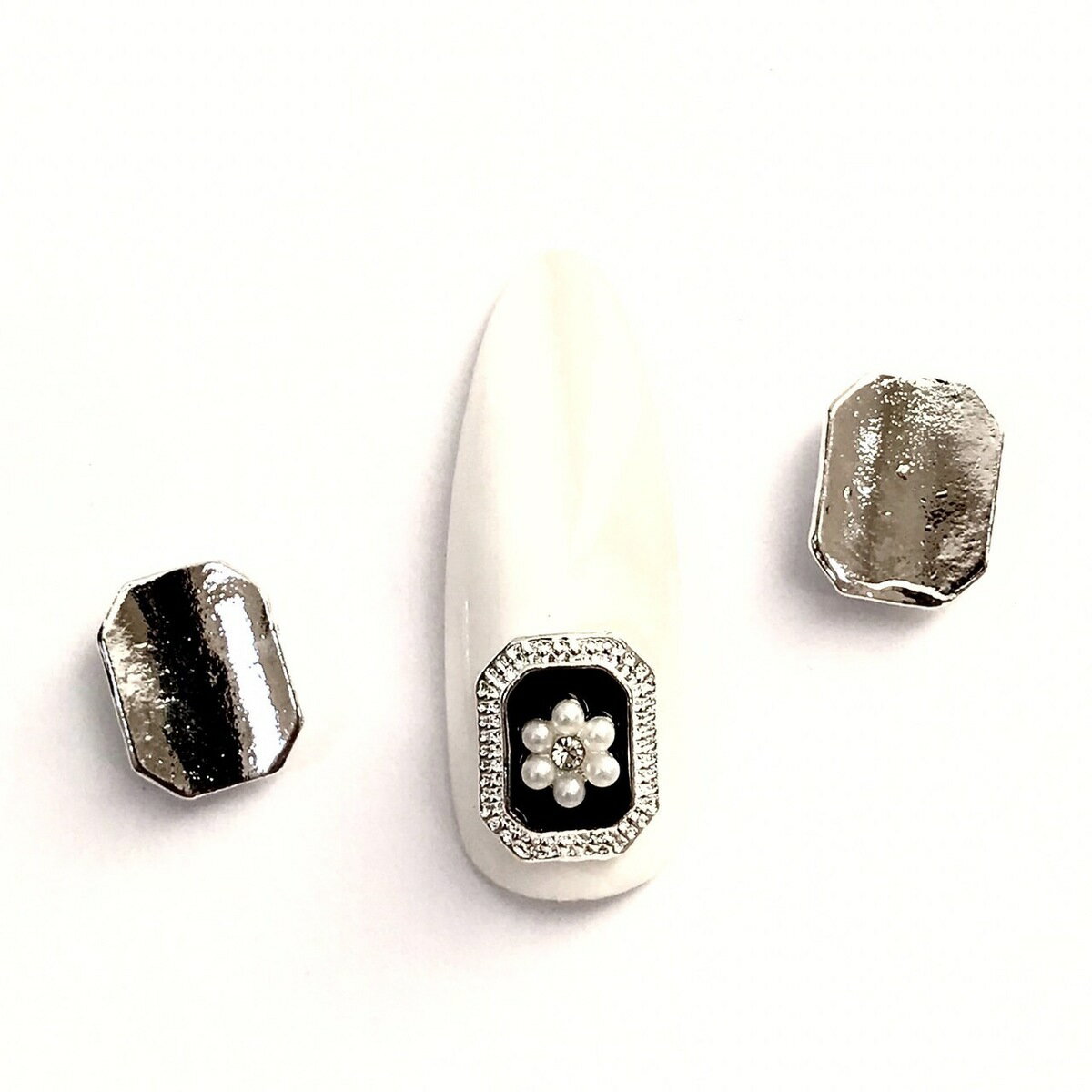 ネイルパーツ【1個】ピクチャーフラワー パール スクエアジュエリー クリスタル お花 ブラック 額縁 ハンドメイド ピアス マスクチャーム デコ レジン材料 ゴージャス 個性派ネイル シャネル風ネイル SABOE