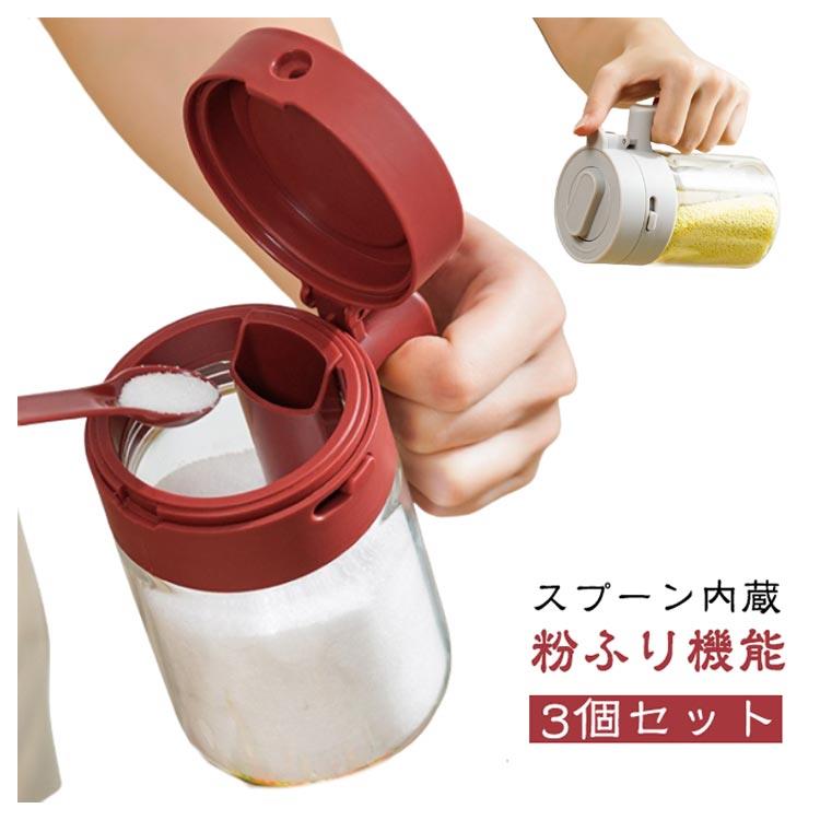 スプーン内蔵粉ふり機能普通の調味料ポットだけではなく、粉ふりもできます。キッチンやダイニングテーブルに最適です。普段の料理でも楽にできるような便利機能が欲しい方におすすめです。本体部分はガラス製なので、色移りの心配がありません。中身がはっきり見えるため、中に入れた調味料の残量を一目で確認できます。フタは多層嵌合式、スプーンは内蔵でしっかり閉まって湿気・乾燥を防ぎ、調味料がかたまりにくい。調味料の鮮度を保ちます。調理中も使いやすい、持ったまま片手でフタを簡単開閉、調理がスムーズにできます。分解できるため洗いやすい、死角なく洗える。 ●スプーン内蔵粉ふり機能普通の調味料ポットだけではなく、粉ふりもできます。キッチンやダイニングテーブルに最適です。普段の料理でも楽にできるような便利機能が欲しい方におすすめです。本体部分はガラス製なので、色移りの心配がありません。中身がはっきり見えるため、中に入れた調味料の残量を一目で確認できます。フタは多層嵌合式、スプーンは内蔵でしっかり閉まって湿気・乾燥を防ぎ、調味料がかたまりにくい。調味料の鮮度を保ちます。調理中も使いやすい、持ったまま片手でフタを簡単開閉、調理がスムーズにできます。分解できるため洗いやすい、死角なく洗える。 ●