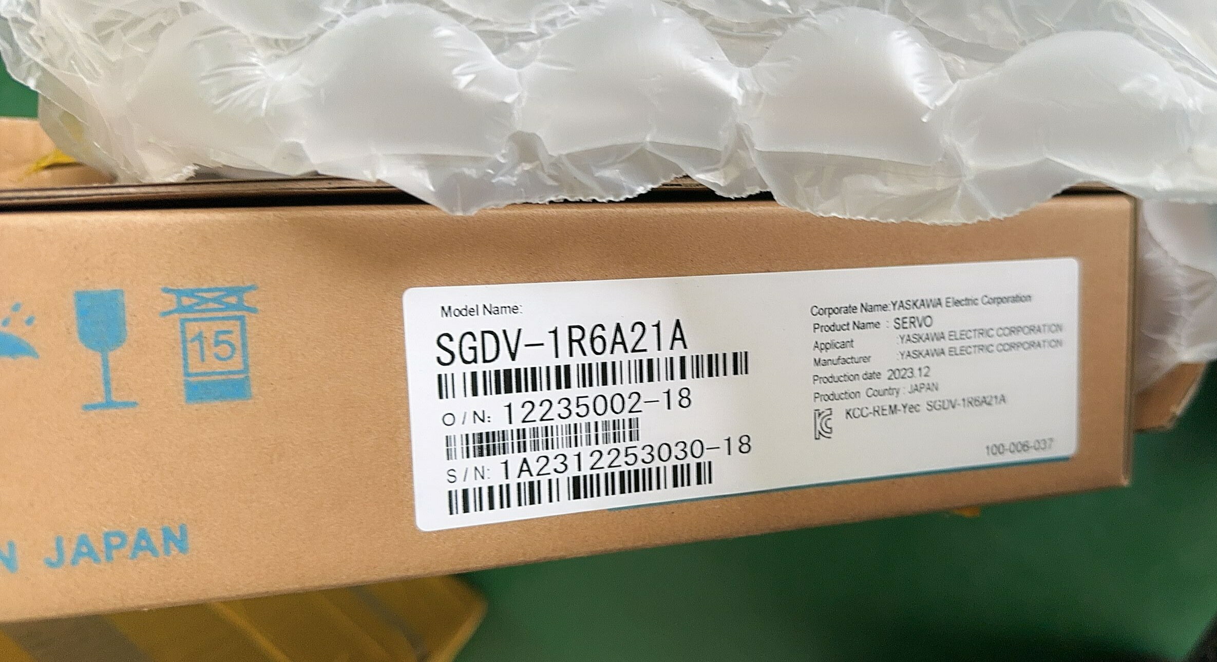 Rakuten - 新品★東京発★適格請求★税込 YASKAWA サーボドライバー SGDV-1R6A21A ★6ヶ月保証