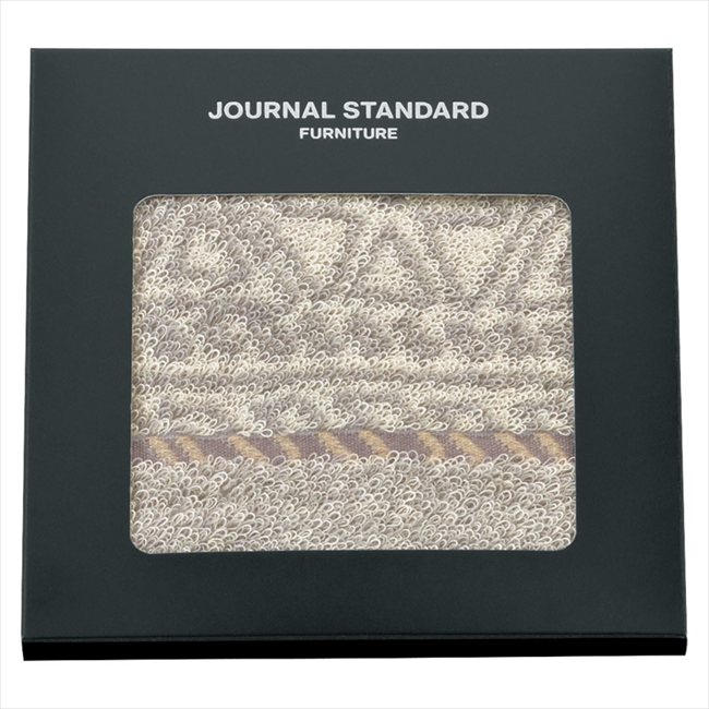 ■商品紹介：時流をとらえたファッションのようなスタイルを提案するJOURNAL STANDARDのインテリアブランド。 ブラウン、グレーとネイビーの落ち着いたカラーの組み合わせなので、様々な贈答シーンにお使いいただけます。パイルにエコロジカルでソフトな風合いと適度な光沢感があるリヨセル（テンセル）混紡糸を使用 しています。リヨセル（テンセル）とは…ユーカリ（木材）を特殊な溶剤で溶かして作られる再生繊維。溶剤を回収して再利用するため廃液が環境中に放出されず、地球にも優しいエコロジカルな繊維です。 ■商品内容： 綿70%・再生繊維（セルロース）30% ■パッケージサイズ：14×14×1cm ■賞味期限（ある場合）： メーカー希望小売価格はメーカーカタログに基づいて掲載しています ■さまざまなギフトアイテムをご用意しております。 内祝　内祝い　お祝い返し　ウェディングギフト　ブライダルギフト　引き出物　引出物　結婚引き出物　結婚引出物　結婚内祝い　出産内祝い 命名内祝い　入園内祝い　入学内祝い　卒園内祝い　卒業内祝い　就職内祝い　新築内祝い　引越し内祝い　快気内祝い　開店内祝い　二次会 披露宴　お祝い　御祝　結婚式　結婚祝い　出産祝い　初節句　七五三　入園祝い　入学祝い　卒園祝い　卒業祝い　成人式　就職祝い　昇進祝い 新築祝い　上棟祝い　引っ越し祝い　引越し祝い　開店祝い　退職祝い　快気祝い　全快祝い　初老祝い　還暦祝い　古稀祝い　喜寿祝い　傘寿祝い 米寿祝い　卒寿祝い　白寿祝い　長寿祝い　金婚式　銀婚式　ダイヤモンド婚式　結婚記念日　ギフト　ギフトセット　セット　詰め合わせ　贈答品　お返し お礼　御礼　ごあいさつ　ご挨拶　御挨拶　プレゼント　お見舞い　お見舞御礼　お餞別　引越し　引越しご挨拶　記念日　誕生日　父の日　母の日　敬老の日 記念品　卒業記念品　定年退職記念品　ゴルフコンペ　コンペ景品　景品　賞品　粗品　お香典返し　香典返し　志　満中陰志　弔事　会葬御礼　法要 法要引き出物　法要引出物　法事　法事引き出物　法事引出物　忌明け　四十九日　七七日忌明け志　一周忌　三回忌　回忌法要　偲び草　粗供養　初盆 供物　お供え　お中元　御中元　お歳暮　御歳暮　お年賀　御年賀　残暑見舞い　年始挨拶　ボーリング大会　景品　レミパン　ゼリー　スターバックス 千疋屋　結婚式　そうめん　ローラアシュレイ　プリン　話題　ディズニー　カタログギフト　ティファール　ビタクラフト　ステンレスタンブラー　リラックマ のし無料　メッセージカード無料　ラッピング無料 ギフトにぴったりのアイテムをご紹介！ 贈り物に悩んでいる方へ、心温まるギフトアイテムを取り揃えました。高品質な食品、ふわふわのタオル、美しい食器、そしてセンスあふれる雑貨まで、幅広いラインナップであなたの大切な人への思いを伝えます。 特徴 高品質：厳選された素材と丁寧な製造工程で作られた商品ばかり。どれも長く愛用いただけます。 多用途：どんなシーンでも使える万能アイテムが揃っています。誕生日、結婚祝い、新築祝いなど、さまざまな場面に最適です。 デザイン：シンプルで洗練されたデザインから、カラフルで個性的なものまで、多彩なバリエーションをご用意。 お手頃価格：高品質ながら手ごろな価格で、コストパフォーマンスも抜群。 おすすめの用途とシーン 誕生日プレゼント：大切な人の特別な日を祝うために、実用的かつ心温まるギフトを。食品やタオルは、日常で役立つアイテムとして喜ばれます。 結婚祝い：新しい生活を始めるカップルに、美しい食器やおしゃれな雑貨を。幸せな家庭を築くお手伝いができます。 新築祝い：新しい家に引っ越した友人や家族へ、インテリアにぴったりの雑貨や実用的なタオルを。快適な生活をサポートします。 お返しギフト：感謝の気持ちを込めて、おしゃれで実用的なアイテムを。食品はもちろん、使い心地の良いタオルや美しい食器も喜ばれます。 季節の贈り物：お中元やお歳暮、季節の挨拶として、季節に合ったギフトを。夏には涼しげな雑貨、冬には温かみのあるタオルや食品が最適です。 贈る相手に合わせたおすすめ グルメな方へ：美味しい食品を贈れば、食卓が一層華やかに。特別な時間を演出します。 家庭的な方へ：ふわふわのタオルや使いやすい食器で、日常生活に彩りを。 オシャレな方へ：センスあふれる雑貨で、インテリアを一層魅力的に。 まとめ あなたの気持ちを込めたギフト選びをお手伝いします。どれも心を込めて選んだアイテムばかりです。大切な人への贈り物として、自信を持っておすすめします。 商品概要 [分類] 以下のような商品をお探しの方にオススメです。スイーツ スィーツ スウィーツ Sweets ケーキ お菓子 洋菓子 デザート おやつ 小腹対策 食品 食べ物 / チョコレートケーキ チョコレート ガトーショコラ チーズケーキ 生菓子 生ケーキ ベイクドチーズケーキ [評価・マスコミ] ランキング1位のおすすめ(お勧め オススメ) インスタ映え SNS 評判 今話題の人気商品 [サービス] 以下のサービスをご利用いだだけます。不可の場合あり。お取り寄せ 全国配送 全国発送 オーダー 注文 デリバリー 取寄せ 宅配 ネット通販 持ち運び可 / 送料無料 送料込み 無料ギフト対応 日持ち長い 長期保存 賞味期限が長い 名入れ 当日発送 お急ぎ便 即日配送 即日発送 翌日配送 翌日発送 前日に買う あす楽 明日楽 即納 翌日 あす着 明日届く 配送日指定可 冷凍保存可 冷凍保管 冷凍便 ギフトラッピング ギフト対応 予約 メッセージ付き 有料メッセージカード 有料お誕生日カード ホワイトデー当日お届け可能 [パッケージ] 　 以下のような包装でお届けします。詰め合わせ セット アソート 化粧箱入り ラッピング不要 個包装 小分け 手提げ袋（有償） 2重梱包 [デザイン] 以下のようなイメージをお求めの方におすすめです。お洒落 可愛い ゴージャス 高級感 プレミアム サプライズ感 美しい インパクト 面白い 珍しい 希少 驚き シンプル 上品 スタイリッシュ エレガント モダン [ご用途] 工夫次第で様々な用途でご利用いただけます。贈り物 プレゼント ギフト プチギフト 贈答品 お祝い 御祝い 退職祝い 内祝い 出産祝い 出産内祝い 入学祝い 卒業祝い ご褒美 手土産 お土産 お使い物 お返し お礼 ご挨拶 ご進物 お配り 配る ばらまき バレンタインデー バレンタインデイ ヴァレンタイン 友チョコ 義理チョコ 本命チョコ 逆チョコ バレンタインチョコ ホワイトデー ホワイトデイ ホワイトデーのお返し 七五三 ひな祭り こどもの日 ハロウィン クリスマス お中元 お年賀 ウインターギフト 御中元 御歳暮 サマーギフト 残暑見舞い お歳暮 母の日 父の日 敬老の日 敬老会記念品 敬老会 結婚祝い 結婚内祝い 結婚記念日 結婚式二次会 二次会のプチギフト 結婚披露宴の引き出物 引き菓子 ウエディングパーティー 成人祝い 長寿祝い 還暦祝い 古希祝い 古稀祝い 喜寿祝い 傘寿祝い 米寿祝い 卒寿祝い 白寿祝い 紀寿祝い 百寿祝い 成人式 セレモニー イベント 内祝い 快気祝い 快気内祝い 出産内祝い 出産祝い 記念日 お返し ご進物 御使い物 お礼 ご挨拶 御礼 ご祝儀 祝儀の品 お使い物 ノベルティー 粗品 景品 長寿 法事 法要 仏事 年忌法事 志 粗供養 供養返し 香典返し 満中陰志 御供え お供え 御供物 弔事 七五三 ひな祭り 入学祝い 卒業祝い 卒園祝い 退職祝い 入社祝い 成人式 成人式のお祝い 朝食 食事代わり ティータイム ブレイクタイム ホームパーティー クリスマスケーキ 誕生日プレゼント 誕生祝い バースデーケーキ 学校 会社 職場 法人 取引先 部活 イベント サークル 介護施設 [おすすめの方] 以下のような様々なお客様にお喜びいただいております。10代 20代 30代 40代 50代 60代 70代 80代 90代 100歳以上 お母さん お父さん ママ パパ 兄弟姉妹 彼氏 彼女 恋人 義理の母 叔父さん 親戚の お嬢さん 大家族 家族 赤ちゃん 祖父 祖母 叔父 叔母 孫 おじいちゃん おばあちゃん じいじ ばあば 夫 旦那 妻 奥様 お嫁さん 奥さん 親 両親 娘 同僚 友達 仲間 友人 親友 上司 部下 先輩 後輩 お世話になった方 恩師 先生 大人数 女友達 法人 女性 男性 大人 子ども 子供用 小学生 中学生 高校生 男の子 女の子 辛党 甘党 甘いものが苦手 高齢者 お年寄り [その他おすすめ] 以下のような商品に興味のある方にもオススメです。大量 大量購入 財布に優しい 大人数 業務用 大量スイーツ お試し コスパ良い /とっておきのギフトを贈る。ギフト専門店のおすすめ商品です時流をとらえたファッションのようなスタイルを提案するJOURNAL STANDARDのインテリアブランド。