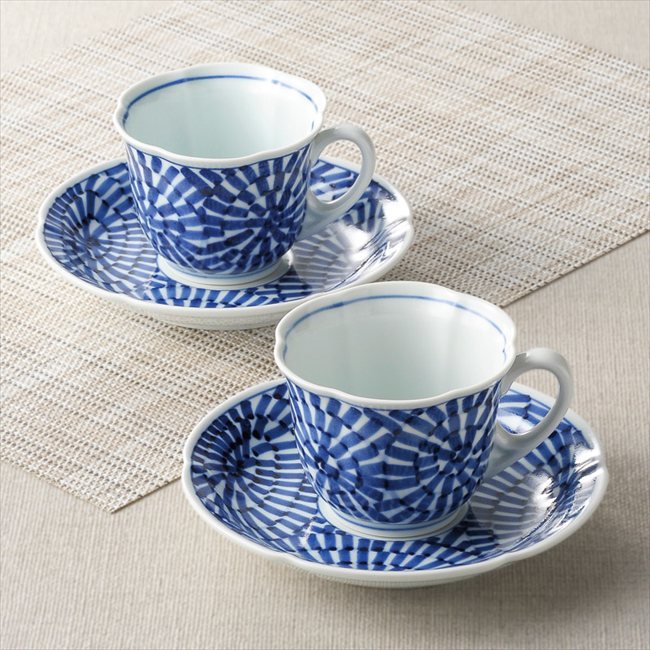 Rakuten - 波佐見焼 タコ唐草絵（手描） 珈琲碗皿2客揃　 007-243M 内祝 内祝い お祝 御祝 記念品 出産内祝い プレゼント 快気祝い 粗供養 引出物