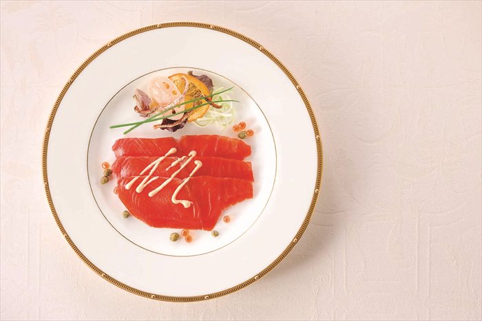 送料無料 北海道産地直送 王子サーモン 紅鮭スモーク姿切 (N)SSH55 ※ご注文後約7〜...
