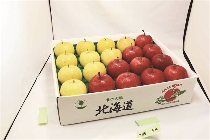 2種のりんごセット5kg ※ご注文後約7〜10日前後での発送となります。沖縄・離島へは別途配送料が発生いたします お取り寄せグルメ スイーツ メーカー希望小売価格はメーカーカタログに基づいて掲載しています ■さまざまなギフトアイテムをご用意しております。 内祝　内祝い　お祝い返し　ウェディングギフト　ブライダルギフト　引き出物　引出物　結婚引き出物　結婚引出物　結婚内祝い　出産内祝い 命名内祝い　入園内祝い　入学内祝い　卒園内祝い　卒業内祝い　就職内祝い　新築内祝い　引越し内祝い　快気内祝い　開店内祝い　二次会 披露宴　お祝い　御祝　結婚式　結婚祝い　出産祝い　初節句　七五三　入園祝い　入学祝い　卒園祝い　卒業祝い　成人式　就職祝い　昇進祝い 新築祝い　上棟祝い　引っ越し祝い　引越し祝い　開店祝い　退職祝い　快気祝い　全快祝い　初老祝い　還暦祝い　古稀祝い　喜寿祝い　傘寿祝い 米寿祝い　卒寿祝い　白寿祝い　長寿祝い　金婚式　銀婚式　ダイヤモンド婚式　結婚記念日　ギフト　ギフトセット　セット　詰め合わせ　贈答品　お返し お礼　御礼　ごあいさつ　ご挨拶　御挨拶　プレゼント　お見舞い　お見舞御礼　お餞別　引越し　引越しご挨拶　記念日　誕生日　父の日　母の日　敬老の日 記念品　卒業記念品　定年退職記念品　ゴルフコンペ　コンペ景品　景品　賞品　粗品　お香典返し　香典返し　志　満中陰志　弔事　会葬御礼　法要 法要引き出物　法要引出物　法事　法事引き出物　法事引出物　忌明け　四十九日　七七日忌明け志　一周忌　三回忌　回忌法要　偲び草　粗供養　初盆 供物　お供え　お中元　御中元　お歳暮　御歳暮　お年賀　御年賀　残暑見舞い　年始挨拶　ボーリング大会　景品　レミパン　ゼリー　スターバックス 千疋屋　結婚式　そうめん　ローラアシュレイ　プリン　話題　ディズニー　カタログギフト　ティファール　ビタクラフト　ステンレスタンブラー　リラックマ のし無料　メッセージカード無料　ラッピング無料 ギフトにぴったりのアイテムをご紹介！ 贈り物に悩んでいる方へ、心温まるギフトアイテムを取り揃えました。高品質な食品、ふわふわのタオル、美しい食器、そしてセンスあふれる雑貨まで、幅広いラインナップであなたの大切な人への思いを伝えます。 特徴 高品質：厳選された素材と丁寧な製造工程で作られた商品ばかり。どれも長く愛用いただけます。 多用途：どんなシーンでも使える万能アイテムが揃っています。誕生日、結婚祝い、新築祝いなど、さまざまな場面に最適です。 デザイン：シンプルで洗練されたデザインから、カラフルで個性的なものまで、多彩なバリエーションをご用意。 お手頃価格：高品質ながら手ごろな価格で、コストパフォーマンスも抜群。 おすすめの用途とシーン 誕生日プレゼント：大切な人の特別な日を祝うために、実用的かつ心温まるギフトを。食品やタオルは、日常で役立つアイテムとして喜ばれます。 結婚祝い：新しい生活を始めるカップルに、美しい食器やおしゃれな雑貨を。幸せな家庭を築くお手伝いができます。 新築祝い：新しい家に引っ越した友人や家族へ、インテリアにぴったりの雑貨や実用的なタオルを。快適な生活をサポートします。 お返しギフト：感謝の気持ちを込めて、おしゃれで実用的なアイテムを。食品はもちろん、使い心地の良いタオルや美しい食器も喜ばれます。 季節の贈り物：お中元やお歳暮、季節の挨拶として、季節に合ったギフトを。夏には涼しげな雑貨、冬には温かみのあるタオルや食品が最適です。 贈る相手に合わせたおすすめ グルメな方へ：美味しい食品を贈れば、食卓が一層華やかに。特別な時間を演出します。 家庭的な方へ：ふわふわのタオルや使いやすい食器で、日常生活に彩りを。 オシャレな方へ：センスあふれる雑貨で、インテリアを一層魅力的に。 まとめ あなたの気持ちを込めたギフト選びをお手伝いします。どれも心を込めて選んだアイテムばかりです。大切な人への贈り物として、自信を持っておすすめします。 商品概要 [分類] 以下のような商品をお探しの方にオススメです。スイーツ スィーツ スウィーツ Sweets ケーキ お菓子 洋菓子 デザート おやつ 小腹対策 食品 食べ物 / チョコレートケーキ チョコレート ガトーショコラ チーズケーキ 生菓子 生ケーキ ベイクドチーズケーキ [評価・マスコミ] ランキング1位のおすすめ(お勧め オススメ) インスタ映え SNS 評判 今話題の人気商品 [サービス] 以下のサービスをご利用いだだけます。不可の場合あり。お取り寄せ 全国配送 全国発送 オーダー 注文 デリバリー 取寄せ 宅配 ネット通販 持ち運び可 / 送料無料 送料込み 無料ギフト対応 日持ち長い 長期保存 賞味期限が長い 名入れ 当日発送 お急ぎ便 即日配送 即日発送 翌日配送 翌日発送 前日に買う あす楽 明日楽 即納 翌日 あす着 明日届く 配送日指定可 冷凍保存可 冷凍保管 冷凍便 ギフトラッピング ギフト対応 予約 メッセージ付き 有料メッセージカード 有料お誕生日カード ホワイトデー当日お届け可能 [パッケージ] 　 以下のような包装でお届けします。詰め合わせ セット アソート 化粧箱入り ラッピング不要 個包装 小分け 手提げ袋（有償） 2重梱包 [デザイン] 以下のようなイメージをお求めの方におすすめです。お洒落 可愛い ゴージャス 高級感 プレミアム サプライズ感 美しい インパクト 面白い 珍しい 希少 驚き シンプル 上品 スタイリッシュ エレガント モダン [ご用途] 工夫次第で様々な用途でご利用いただけます。贈り物 プレゼント ギフト プチギフト 贈答品 お祝い 御祝い 退職祝い 内祝い 出産祝い 出産内祝い 入学祝い 卒業祝い ご褒美 手土産 お土産 お使い物 お返し お礼 ご挨拶 ご進物 お配り 配る ばらまき バレンタインデー バレンタインデイ ヴァレンタイン 友チョコ 義理チョコ 本命チョコ 逆チョコ バレンタインチョコ ホワイトデー ホワイトデイ ホワイトデーのお返し 七五三 ひな祭り こどもの日 ハロウィン クリスマス お中元 お年賀 ウインターギフト 御中元 御歳暮 サマーギフト 残暑見舞い お歳暮 母の日 父の日 敬老の日 敬老会記念品 敬老会 結婚祝い 結婚内祝い 結婚記念日 結婚式二次会 二次会のプチギフト 結婚披露宴の引き出物 引き菓子 ウエディングパーティー 成人祝い 長寿祝い 還暦祝い 古希祝い 古稀祝い 喜寿祝い 傘寿祝い 米寿祝い 卒寿祝い 白寿祝い 紀寿祝い 百寿祝い 成人式 セレモニー イベント 内祝い 快気祝い 快気内祝い 出産内祝い 出産祝い 記念日 お返し ご進物 御使い物 お礼 ご挨拶 御礼 ご祝儀 祝儀の品 お使い物 ノベルティー 粗品 景品 長寿 法事 法要 仏事 年忌法事 志 粗供養 供養返し 香典返し 満中陰志 御供え お供え 御供物 弔事 七五三 ひな祭り 入学祝い 卒業祝い 卒園祝い 退職祝い 入社祝い 成人式 成人式のお祝い 朝食 食事代わり ティータイム ブレイクタイム ホームパーティー クリスマスケーキ 誕生日プレゼント 誕生祝い バースデーケーキ 学校 会社 職場 法人 取引先 部活 イベント サークル 介護施設 [おすすめの方] 以下のような様々なお客様にお喜びいただいております。10代 20代 30代 40代 50代 60代 70代 80代 90代 100歳以上 お母さん お父さん ママ パパ 兄弟姉妹 彼氏 彼女 恋人 義理の母 叔父さん 親戚の お嬢さん 大家族 家族 赤ちゃん 祖父 祖母 叔父 叔母 孫 おじいちゃん おばあちゃん じいじ ばあば 夫 旦那 妻 奥様 お嫁さん 奥さん 親 両親 娘 同僚 友達 仲間 友人 親友 上司 部下 先輩 後輩 お世話になった方 恩師 先生 大人数 女友達 法人 女性 男性 大人 子ども 子供用 小学生 中学生 高校生 男の子 女の子 辛党 甘党 甘いものが苦手 高齢者 お年寄り [その他おすすめ] 以下のような商品に興味のある方にもオススメです。大量 大量購入 財布に優しい 大人数 業務用 大量スイーツ お試し コスパ良い /北海道発厳選ギフト！北海道を中心に選りすぐりの逸品をお届けします！