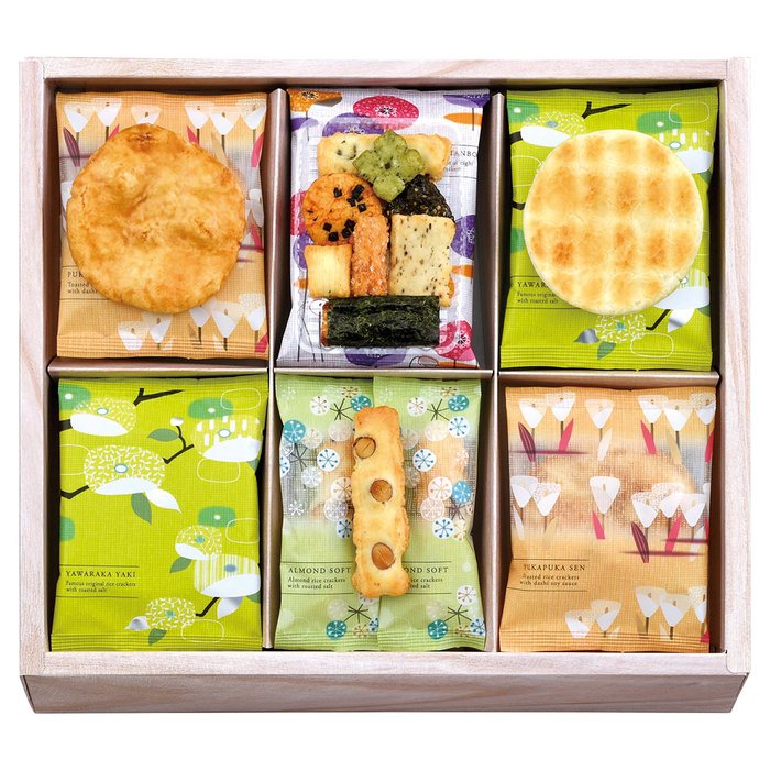 ■商品紹介：えくぼ屋の美味がたっぷり詰まった、個性豊かなおかきとおせんべいの詰め合わせです。味と香りと口当たり、彩り豊かに咲きました。 ■商品内容：ぷかぷか煎だし醤油×8・やわらか焼やき塩×6・ぐるめ探訪×3・アーモンドそふとやき塩×6 ■商品サイズ(cm)：275×330×57 ■商品重量：570g ■賞味期限：賞味期限:120日 メーカー希望小売価格はメーカーカタログに基づいて掲載しています ■さまざまなギフトアイテムをご用意しております。 内祝　内祝い　お祝い返し　ウェディングギフト　ブライダルギフト　引き出物　引出物　結婚引き出物　結婚引出物　結婚内祝い　出産内祝い 命名内祝い　入園内祝い　入学内祝い　卒園内祝い　卒業内祝い　就職内祝い　新築内祝い　引越し内祝い　快気内祝い　開店内祝い　二次会 披露宴　お祝い　御祝　結婚式　結婚祝い　出産祝い　初節句　七五三　入園祝い　入学祝い　卒園祝い　卒業祝い　成人式　就職祝い　昇進祝い 新築祝い　上棟祝い　引っ越し祝い　引越し祝い　開店祝い　退職祝い　快気祝い　全快祝い　初老祝い　還暦祝い　古稀祝い　喜寿祝い　傘寿祝い 米寿祝い　卒寿祝い　白寿祝い　長寿祝い　金婚式　銀婚式　ダイヤモンド婚式　結婚記念日　ギフト　ギフトセット　セット　詰め合わせ　贈答品　お返し お礼　御礼　ごあいさつ　ご挨拶　御挨拶　プレゼント　お見舞い　お見舞御礼　お餞別　引越し　引越しご挨拶　記念日　誕生日　父の日　母の日　敬老の日 記念品　卒業記念品　定年退職記念品　ゴルフコンペ　コンペ景品　景品　賞品　粗品　お香典返し　香典返し　志　満中陰志　弔事　会葬御礼　法要 法要引き出物　法要引出物　法事　法事引き出物　法事引出物　忌明け　四十九日　七七日忌明け志　一周忌　三回忌　回忌法要　偲び草　粗供養　初盆 供物　お供え　お中元　御中元　お歳暮　御歳暮　お年賀　御年賀　残暑見舞い　年始挨拶　ボーリング大会　景品　レミパン　ゼリー　スターバックス 千疋屋　結婚式　そうめん　ローラアシュレイ　プリン　話題　ディズニー　カタログギフト　ティファール　ビタクラフト　ステンレスタンブラー　リラックマ のし無料　メッセージカード無料　ラッピング無料 ギフトにぴったりのアイテムをご紹介！ 贈り物に悩んでいる方へ、心温まるギフトアイテムを取り揃えました。高品質な食品、ふわふわのタオル、美しい食器、そしてセンスあふれる雑貨まで、幅広いラインナップであなたの大切な人への思いを伝えます。 特徴 高品質：厳選された素材と丁寧な製造工程で作られた商品ばかり。どれも長く愛用いただけます。 多用途：どんなシーンでも使える万能アイテムが揃っています。誕生日、結婚祝い、新築祝いなど、さまざまな場面に最適です。 デザイン：シンプルで洗練されたデザインから、カラフルで個性的なものまで、多彩なバリエーションをご用意。 お手頃価格：高品質ながら手ごろな価格で、コストパフォーマンスも抜群。 おすすめの用途とシーン 誕生日プレゼント：大切な人の特別な日を祝うために、実用的かつ心温まるギフトを。食品やタオルは、日常で役立つアイテムとして喜ばれます。 結婚祝い：新しい生活を始めるカップルに、美しい食器やおしゃれな雑貨を。幸せな家庭を築くお手伝いができます。 新築祝い：新しい家に引っ越した友人や家族へ、インテリアにぴったりの雑貨や実用的なタオルを。快適な生活をサポートします。 お返しギフト：感謝の気持ちを込めて、おしゃれで実用的なアイテムを。食品はもちろん、使い心地の良いタオルや美しい食器も喜ばれます。 季節の贈り物：お中元やお歳暮、季節の挨拶として、季節に合ったギフトを。夏には涼しげな雑貨、冬には温かみのあるタオルや食品が最適です。 贈る相手に合わせたおすすめ グルメな方へ：美味しい食品を贈れば、食卓が一層華やかに。特別な時間を演出します。 家庭的な方へ：ふわふわのタオルや使いやすい食器で、日常生活に彩りを。 オシャレな方へ：センスあふれる雑貨で、インテリアを一層魅力的に。 まとめ あなたの気持ちを込めたギフト選びをお手伝いします。どれも心を込めて選んだアイテムばかりです。大切な人への贈り物として、自信を持っておすすめします。 商品概要 [分類] 以下のような商品をお探しの方にオススメです。スイーツ スィーツ スウィーツ Sweets ケーキ お菓子 洋菓子 デザート おやつ 小腹対策 食品 食べ物 / チョコレートケーキ チョコレート ガトーショコラ チーズケーキ 生菓子 生ケーキ ベイクドチーズケーキ [評価・マスコミ] ランキング1位のおすすめ(お勧め オススメ) インスタ映え SNS 評判 今話題の人気商品 [サービス] 以下のサービスをご利用いだだけます。不可の場合あり。お取り寄せ 全国配送 全国発送 オーダー 注文 デリバリー 取寄せ 宅配 ネット通販 持ち運び可 / 送料無料 送料込み 無料ギフト対応 日持ち長い 長期保存 賞味期限が長い 名入れ 当日発送 お急ぎ便 即日配送 即日発送 翌日配送 翌日発送 前日に買う あす楽 明日楽 即納 翌日 あす着 明日届く 配送日指定可 冷凍保存可 冷凍保管 冷凍便 ギフトラッピング ギフト対応 予約 メッセージ付き 有料メッセージカード 有料お誕生日カード ホワイトデー当日お届け可能 [パッケージ] 　 以下のような包装でお届けします。詰め合わせ セット アソート 化粧箱入り ラッピング不要 個包装 小分け 手提げ袋（有償） 2重梱包 [デザイン] 以下のようなイメージをお求めの方におすすめです。お洒落 可愛い ゴージャス 高級感 プレミアム サプライズ感 美しい インパクト 面白い 珍しい 希少 驚き シンプル 上品 スタイリッシュ エレガント モダン [ご用途] 工夫次第で様々な用途でご利用いただけます。贈り物 プレゼント ギフト プチギフト 贈答品 お祝い 御祝い 退職祝い 内祝い 出産祝い 出産内祝い 入学祝い 卒業祝い ご褒美 手土産 お土産 お使い物 お返し お礼 ご挨拶 ご進物 お配り 配る ばらまき バレンタインデー バレンタインデイ ヴァレンタイン 友チョコ 義理チョコ 本命チョコ 逆チョコ バレンタインチョコ ホワイトデー ホワイトデイ ホワイトデーのお返し 七五三 ひな祭り こどもの日 ハロウィン クリスマス お中元 お年賀 ウインターギフト 御中元 御歳暮 サマーギフト 残暑見舞い お歳暮 母の日 父の日 敬老の日 敬老会記念品 敬老会 結婚祝い 結婚内祝い 結婚記念日 結婚式二次会 二次会のプチギフト 結婚披露宴の引き出物 引き菓子 ウエディングパーティー 成人祝い 長寿祝い 還暦祝い 古希祝い 古稀祝い 喜寿祝い 傘寿祝い 米寿祝い 卒寿祝い 白寿祝い 紀寿祝い 百寿祝い 成人式 セレモニー イベント 内祝い 快気祝い 快気内祝い 出産内祝い 出産祝い 記念日 お返し ご進物 御使い物 お礼 ご挨拶 御礼 ご祝儀 祝儀の品 お使い物 ノベルティー 粗品 景品 長寿 法事 法要 仏事 年忌法事 志 粗供養 供養返し 香典返し 満中陰志 御供え お供え 御供物 弔事 七五三 ひな祭り 入学祝い 卒業祝い 卒園祝い 退職祝い 入社祝い 成人式 成人式のお祝い 朝食 食事代わり ティータイム ブレイクタイム ホームパーティー クリスマスケーキ 誕生日プレゼント 誕生祝い バースデーケーキ 学校 会社 職場 法人 取引先 部活 イベント サークル 介護施設 [おすすめの方] 以下のような様々なお客様にお喜びいただいております。10代 20代 30代 40代 50代 60代 70代 80代 90代 100歳以上 お母さん お父さん ママ パパ 兄弟姉妹 彼氏 彼女 恋人 義理の母 叔父さん 親戚の お嬢さん 大家族 家族 赤ちゃん 祖父 祖母 叔父 叔母 孫 おじいちゃん おばあちゃん じいじ ばあば 夫 旦那 妻 奥様 お嫁さん 奥さん 親 両親 娘 同僚 友達 仲間 友人 親友 上司 部下 先輩 後輩 お世話になった方 恩師 先生 大人数 女友達 法人 女性 男性 大人 子ども 子供用 小学生 中学生 高校生 男の子 女の子 辛党 甘党 甘いものが苦手 高齢者 お年寄り [その他おすすめ] 以下のような商品に興味のある方にもオススメです。大量 大量購入 財布に優しい 大人数 業務用 大量スイーツ お試し コスパ良い /えくぼ屋の美味がたっぷり詰まった、個性豊かなおかきとおせんべいの詰め合わせです。味と香りと口当たり、彩り豊かに咲きました。