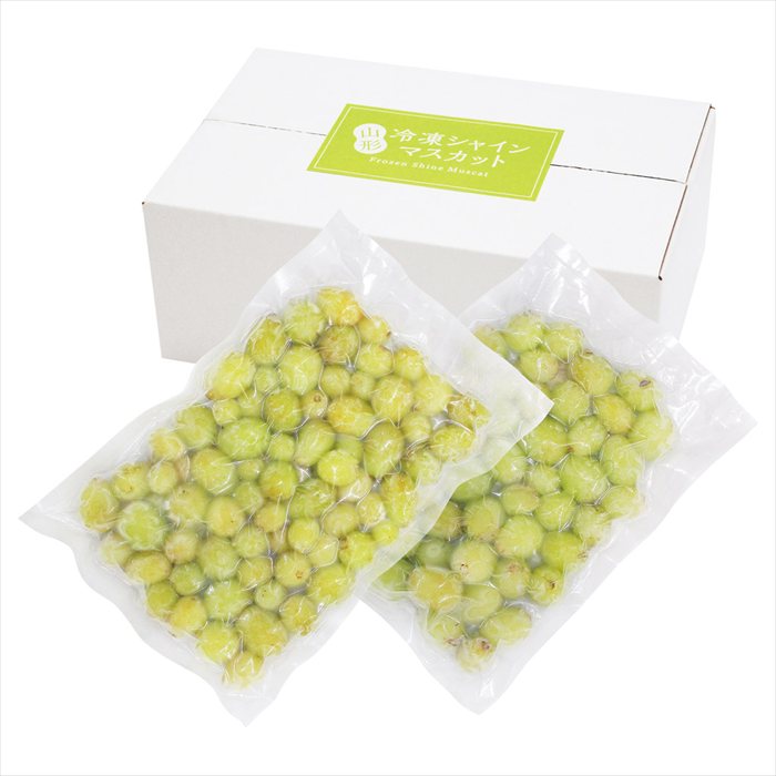 ■お歳暮専用商品となります。商品出荷日：11月4日から12月10日ごろ 冷凍シャインマスカット(山形県産)(500g)×2 ■商品紹介：山形県産のシャインマスカットを、美味しさそのままに急速冷凍しました。 ■パッケージサイズ： ■商品重量（kg）：1.3 ■賞味期限・アレルゲン表示:冷凍1年　 メーカー希望小売価格はメーカーカタログに基づいて掲載しています ■さまざまなギフトアイテムをご用意しております。 内祝　内祝い　お祝い返し　ウェディングギフト　ブライダルギフト　引き出物　引出物　結婚引き出物　結婚引出物　結婚内祝い　出産内祝い 命名内祝い　入園内祝い　入学内祝い　卒園内祝い　卒業内祝い　就職内祝い　新築内祝い　引越し内祝い　快気内祝い　開店内祝い　二次会 披露宴　お祝い　御祝　結婚式　結婚祝い　出産祝い　初節句　七五三　入園祝い　入学祝い　卒園祝い　卒業祝い　成人式　就職祝い　昇進祝い 新築祝い　上棟祝い　引っ越し祝い　引越し祝い　開店祝い　退職祝い　快気祝い　全快祝い　初老祝い　還暦祝い　古稀祝い　喜寿祝い　傘寿祝い 米寿祝い　卒寿祝い　白寿祝い　長寿祝い　金婚式　銀婚式　ダイヤモンド婚式　結婚記念日　ギフト　ギフトセット　セット　詰め合わせ　贈答品　お返し お礼　御礼　ごあいさつ　ご挨拶　御挨拶　プレゼント　お見舞い　お見舞御礼　お餞別　引越し　引越しご挨拶　記念日　誕生日　父の日　母の日　敬老の日 記念品　卒業記念品　定年退職記念品　ゴルフコンペ　コンペ景品　景品　賞品　粗品　お香典返し　香典返し　志　満中陰志　弔事　会葬御礼　法要 法要引き出物　法要引出物　法事　法事引き出物　法事引出物　忌明け　四十九日　七七日忌明け志　一周忌　三回忌　回忌法要　偲び草　粗供養　初盆 供物　お供え　お中元　御中元　お歳暮　御歳暮　お年賀　御年賀　残暑見舞い　年始挨拶　ボーリング大会　景品　レミパン　ゼリー　スターバックス 千疋屋　結婚式　そうめん　ローラアシュレイ　プリン　話題　ディズニー　カタログギフト　ティファール　ビタクラフト　ステンレスタンブラー　リラックマ のし無料　メッセージカード無料　ラッピング無料 ギフトにぴったりのアイテムをご紹介！ 贈り物に悩んでいる方へ、心温まるギフトアイテムを取り揃えました。高品質な食品、ふわふわのタオル、美しい食器、そしてセンスあふれる雑貨まで、幅広いラインナップであなたの大切な人への思いを伝えます。 特徴 高品質：厳選された素材と丁寧な製造工程で作られた商品ばかり。どれも長く愛用いただけます。 多用途：どんなシーンでも使える万能アイテムが揃っています。誕生日、結婚祝い、新築祝いなど、さまざまな場面に最適です。 デザイン：シンプルで洗練されたデザインから、カラフルで個性的なものまで、多彩なバリエーションをご用意。 お手頃価格：高品質ながら手ごろな価格で、コストパフォーマンスも抜群。 おすすめの用途とシーン 誕生日プレゼント：大切な人の特別な日を祝うために、実用的かつ心温まるギフトを。食品やタオルは、日常で役立つアイテムとして喜ばれます。 結婚祝い：新しい生活を始めるカップルに、美しい食器やおしゃれな雑貨を。幸せな家庭を築くお手伝いができます。 新築祝い：新しい家に引っ越した友人や家族へ、インテリアにぴったりの雑貨や実用的なタオルを。快適な生活をサポートします。 お返しギフト：感謝の気持ちを込めて、おしゃれで実用的なアイテムを。食品はもちろん、使い心地の良いタオルや美しい食器も喜ばれます。 季節の贈り物：お中元やお歳暮、季節の挨拶として、季節に合ったギフトを。夏には涼しげな雑貨、冬には温かみのあるタオルや食品が最適です。 贈る相手に合わせたおすすめ グルメな方へ：美味しい食品を贈れば、食卓が一層華やかに。特別な時間を演出します。 家庭的な方へ：ふわふわのタオルや使いやすい食器で、日常生活に彩りを。 オシャレな方へ：センスあふれる雑貨で、インテリアを一層魅力的に。 まとめ あなたの気持ちを込めたギフト選びをお手伝いします。どれも心を込めて選んだアイテムばかりです。大切な人への贈り物として、自信を持っておすすめします。 商品概要 [分類] 以下のような商品をお探しの方にオススメです。スイーツ スィーツ スウィーツ Sweets ケーキ お菓子 洋菓子 デザート おやつ 小腹対策 食品 食べ物 / チョコレートケーキ チョコレート ガトーショコラ チーズケーキ 生菓子 生ケーキ ベイクドチーズケーキ [評価・マスコミ] ランキング1位のおすすめ(お勧め オススメ) インスタ映え SNS 評判 今話題の人気商品 [サービス] 以下のサービスをご利用いだだけます。不可の場合あり。お取り寄せ 全国配送 全国発送 オーダー 注文 デリバリー 取寄せ 宅配 ネット通販 持ち運び可 / 送料無料 送料込み 無料ギフト対応 日持ち長い 長期保存 賞味期限が長い 名入れ 当日発送 お急ぎ便 即日配送 即日発送 翌日配送 翌日発送 前日に買う あす楽 明日楽 即納 翌日 あす着 明日届く 配送日指定可 冷凍保存可 冷凍保管 冷凍便 ギフトラッピング ギフト対応 予約 メッセージ付き 有料メッセージカード 有料お誕生日カード ホワイトデー当日お届け可能 [パッケージ] 　 以下のような包装でお届けします。詰め合わせ セット アソート 化粧箱入り ラッピング不要 個包装 小分け 手提げ袋（有償） 2重梱包 [デザイン] 以下のようなイメージをお求めの方におすすめです。お洒落 可愛い ゴージャス 高級感 プレミアム サプライズ感 美しい インパクト 面白い 珍しい 希少 驚き シンプル 上品 スタイリッシュ エレガント モダン [ご用途] 工夫次第で様々な用途でご利用いただけます。贈り物 プレゼント ギフト プチギフト 贈答品 お祝い 御祝い 退職祝い 内祝い 出産祝い 出産内祝い 入学祝い 卒業祝い ご褒美 手土産 お土産 お使い物 お返し お礼 ご挨拶 ご進物 お配り 配る ばらまき バレンタインデー バレンタインデイ ヴァレンタイン 友チョコ 義理チョコ 本命チョコ 逆チョコ バレンタインチョコ ホワイトデー ホワイトデイ ホワイトデーのお返し 七五三 ひな祭り こどもの日 ハロウィン クリスマス お中元 お年賀 ウインターギフト 御中元 御歳暮 サマーギフト 残暑見舞い お歳暮 母の日 父の日 敬老の日 敬老会記念品 敬老会 結婚祝い 結婚内祝い 結婚記念日 結婚式二次会 二次会のプチギフト 結婚披露宴の引き出物 引き菓子 ウエディングパーティー 成人祝い 長寿祝い 還暦祝い 古希祝い 古稀祝い 喜寿祝い 傘寿祝い 米寿祝い 卒寿祝い 白寿祝い 紀寿祝い 百寿祝い 成人式 セレモニー イベント 内祝い 快気祝い 快気内祝い 出産内祝い 出産祝い 記念日 お返し ご進物 御使い物 お礼 ご挨拶 御礼 ご祝儀 祝儀の品 お使い物 ノベルティー 粗品 景品 長寿 法事 法要 仏事 年忌法事 志 粗供養 供養返し 香典返し 満中陰志 御供え お供え 御供物 弔事 七五三 ひな祭り 入学祝い 卒業祝い 卒園祝い 退職祝い 入社祝い 成人式 成人式のお祝い 朝食 食事代わり ティータイム ブレイクタイム ホームパーティー クリスマスケーキ 誕生日プレゼント 誕生祝い バースデーケーキ 学校 会社 職場 法人 取引先 部活 イベント サークル 介護施設 [おすすめの方] 以下のような様々なお客様にお喜びいただいております。10代 20代 30代 40代 50代 60代 70代 80代 90代 100歳以上 お母さん お父さん ママ パパ 兄弟姉妹 彼氏 彼女 恋人 義理の母 叔父さん 親戚の お嬢さん 大家族 家族 赤ちゃん 祖父 祖母 叔父 叔母 孫 おじいちゃん おばあちゃん じいじ ばあば 夫 旦那 妻 奥様 お嫁さん 奥さん 親 両親 娘 同僚 友達 仲間 友人 親友 上司 部下 先輩 後輩 お世話になった方 恩師 先生 大人数 女友達 法人 女性 男性 大人 子ども 子供用 小学生 中学生 高校生 男の子 女の子 辛党 甘党 甘いものが苦手 高齢者 お年寄り [その他おすすめ] 以下のような商品に興味のある方にもオススメです。大量 大量購入 財布に優しい 大人数 業務用 大量スイーツ お試し コスパ良い /山形県産のシャインマスカットを、美味しさそのままに急速冷凍しました。
