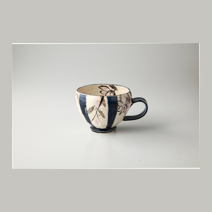 ■商品内容： 品：陶器／φ13×17×10cm 陶器 ■パッケージサイズ：箱：15.5×16.5×10.5cm ボール箱 ■産地：美濃焼 ■重量：360g メーカー希望小売価格はメーカーカタログに基づいて掲載しています ■さまざまなギフトアイテムをご用意しております。 内祝　内祝い　お祝い返し　ウェディングギフト　ブライダルギフト　引き出物　引出物　結婚引き出物　結婚引出物　結婚内祝い　出産内祝い 命名内祝い　入園内祝い　入学内祝い　卒園内祝い　卒業内祝い　就職内祝い　新築内祝い　引越し内祝い　快気内祝い　開店内祝い　二次会 披露宴　お祝い　御祝　結婚式　結婚祝い　出産祝い　初節句　七五三　入園祝い　入学祝い　卒園祝い　卒業祝い　成人式　就職祝い　昇進祝い 新築祝い　上棟祝い　引っ越し祝い　引越し祝い　開店祝い　退職祝い　快気祝い　全快祝い　初老祝い　還暦祝い　古稀祝い　喜寿祝い　傘寿祝い 米寿祝い　卒寿祝い　白寿祝い　長寿祝い　金婚式　銀婚式　ダイヤモンド婚式　結婚記念日　ギフト　ギフトセット　セット　詰め合わせ　贈答品　お返し お礼　御礼　ごあいさつ　ご挨拶　御挨拶　プレゼント　お見舞い　お見舞御礼　お餞別　引越し　引越しご挨拶　記念日　誕生日　父の日　母の日　敬老の日 記念品　卒業記念品　定年退職記念品　ゴルフコンペ　コンペ景品　景品　賞品　粗品　お香典返し　香典返し　志　満中陰志　弔事　会葬御礼　法要 法要引き出物　法要引出物　法事　法事引き出物　法事引出物　忌明け　四十九日　七七日忌明け志　一周忌　三回忌　回忌法要　偲び草　粗供養　初盆 供物　お供え　お中元　御中元　お歳暮　御歳暮　お年賀　御年賀　残暑見舞い　年始挨拶　ボーリング大会　景品　レミパン　ゼリー　スターバックス 千疋屋　結婚式　そうめん　ローラアシュレイ　プリン　話題　ディズニー　カタログギフト　ティファール　ビタクラフト　ステンレスタンブラー　リラックマ のし無料　メッセージカード無料　ラッピング無料 ギフトにぴったりのアイテムをご紹介！ 贈り物に悩んでいる方へ、心温まるギフトアイテムを取り揃えました。高品質な食品、ふわふわのタオル、美しい食器、そしてセンスあふれる雑貨まで、幅広いラインナップであなたの大切な人への思いを伝えます。 特徴 高品質：厳選された素材と丁寧な製造工程で作られた商品ばかり。どれも長く愛用いただけます。 多用途：どんなシーンでも使える万能アイテムが揃っています。誕生日、結婚祝い、新築祝いなど、さまざまな場面に最適です。 デザイン：シンプルで洗練されたデザインから、カラフルで個性的なものまで、多彩なバリエーションをご用意。 お手頃価格：高品質ながら手ごろな価格で、コストパフォーマンスも抜群。 おすすめの用途とシーン 誕生日プレゼント：大切な人の特別な日を祝うために、実用的かつ心温まるギフトを。食品やタオルは、日常で役立つアイテムとして喜ばれます。 結婚祝い：新しい生活を始めるカップルに、美しい食器やおしゃれな雑貨を。幸せな家庭を築くお手伝いができます。 新築祝い：新しい家に引っ越した友人や家族へ、インテリアにぴったりの雑貨や実用的なタオルを。快適な生活をサポートします。 お返しギフト：感謝の気持ちを込めて、おしゃれで実用的なアイテムを。食品はもちろん、使い心地の良いタオルや美しい食器も喜ばれます。 季節の贈り物：お中元やお歳暮、季節の挨拶として、季節に合ったギフトを。夏には涼しげな雑貨、冬には温かみのあるタオルや食品が最適です。 贈る相手に合わせたおすすめ グルメな方へ：美味しい食品を贈れば、食卓が一層華やかに。特別な時間を演出します。 家庭的な方へ：ふわふわのタオルや使いやすい食器で、日常生活に彩りを。 オシャレな方へ：センスあふれる雑貨で、インテリアを一層魅力的に。 まとめ あなたの気持ちを込めたギフト選びをお手伝いします。どれも心を込めて選んだアイテムばかりです。大切な人への贈り物として、自信を持っておすすめします。 商品概要 [分類] 以下のような商品をお探しの方にオススメです。スイーツ スィーツ スウィーツ Sweets ケーキ お菓子 洋菓子 デザート おやつ 小腹対策 食品 食べ物 / チョコレートケーキ チョコレート ガトーショコラ チーズケーキ 生菓子 生ケーキ ベイクドチーズケーキ [評価・マスコミ] ランキング1位のおすすめ(お勧め オススメ) インスタ映え SNS 評判 今話題の人気商品 [サービス] 以下のサービスをご利用いだだけます。不可の場合あり。お取り寄せ 全国配送 全国発送 オーダー 注文 デリバリー 取寄せ 宅配 ネット通販 持ち運び可 / 送料無料 送料込み 無料ギフト対応 日持ち長い 長期保存 賞味期限が長い 名入れ 当日発送 お急ぎ便 即日配送 即日発送 翌日配送 翌日発送 前日に買う あす楽 明日楽 即納 翌日 あす着 明日届く 配送日指定可 冷凍保存可 冷凍保管 冷凍便 ギフトラッピング ギフト対応 予約 メッセージ付き 有料メッセージカード 有料お誕生日カード ホワイトデー当日お届け可能 [パッケージ] 　 以下のような包装でお届けします。詰め合わせ セット アソート 化粧箱入り ラッピング不要 個包装 小分け 手提げ袋（有償） 2重梱包 [デザイン] 以下のようなイメージをお求めの方におすすめです。お洒落 可愛い ゴージャス 高級感 プレミアム サプライズ感 美しい インパクト 面白い 珍しい 希少 驚き シンプル 上品 スタイリッシュ エレガント モダン [ご用途] 工夫次第で様々な用途でご利用いただけます。贈り物 プレゼント ギフト プチギフト 贈答品 お祝い 御祝い 退職祝い 内祝い 出産祝い 出産内祝い 入学祝い 卒業祝い ご褒美 手土産 お土産 お使い物 お返し お礼 ご挨拶 ご進物 お配り 配る ばらまき バレンタインデー バレンタインデイ ヴァレンタイン 友チョコ 義理チョコ 本命チョコ 逆チョコ バレンタインチョコ ホワイトデー ホワイトデイ ホワイトデーのお返し 七五三 ひな祭り こどもの日 ハロウィン クリスマス お中元 お年賀 ウインターギフト 御中元 御歳暮 サマーギフト 残暑見舞い お歳暮 母の日 父の日 敬老の日 敬老会記念品 敬老会 結婚祝い 結婚内祝い 結婚記念日 結婚式二次会 二次会のプチギフト 結婚披露宴の引き出物 引き菓子 ウエディングパーティー 成人祝い 長寿祝い 還暦祝い 古希祝い 古稀祝い 喜寿祝い 傘寿祝い 米寿祝い 卒寿祝い 白寿祝い 紀寿祝い 百寿祝い 成人式 セレモニー イベント 内祝い 快気祝い 快気内祝い 出産内祝い 出産祝い 記念日 お返し ご進物 御使い物 お礼 ご挨拶 御礼 ご祝儀 祝儀の品 お使い物 ノベルティー 粗品 景品 長寿 法事 法要 仏事 年忌法事 志 粗供養 供養返し 香典返し 満中陰志 御供え お供え 御供物 弔事 七五三 ひな祭り 入学祝い 卒業祝い 卒園祝い 退職祝い 入社祝い 成人式 成人式のお祝い 朝食 食事代わり ティータイム ブレイクタイム ホームパーティー クリスマスケーキ 誕生日プレゼント 誕生祝い バースデーケーキ 学校 会社 職場 法人 取引先 部活 イベント サークル 介護施設 [おすすめの方] 以下のような様々なお客様にお喜びいただいております。10代 20代 30代 40代 50代 60代 70代 80代 90代 100歳以上 お母さん お父さん ママ パパ 兄弟姉妹 彼氏 彼女 恋人 義理の母 叔父さん 親戚の お嬢さん 大家族 家族 赤ちゃん 祖父 祖母 叔父 叔母 孫 おじいちゃん おばあちゃん じいじ ばあば 夫 旦那 妻 奥様 お嫁さん 奥さん 親 両親 娘 同僚 友達 仲間 友人 親友 上司 部下 先輩 後輩 お世話になった方 恩師 先生 大人数 女友達 法人 女性 男性 大人 子ども 子供用 小学生 中学生 高校生 男の子 女の子 辛党 甘党 甘いものが苦手 高齢者 お年寄り [その他おすすめ] 以下のような商品に興味のある方にもオススメです。大量 大量購入 財布に優しい 大人数 業務用 大量スイーツ お試し コスパ良い /