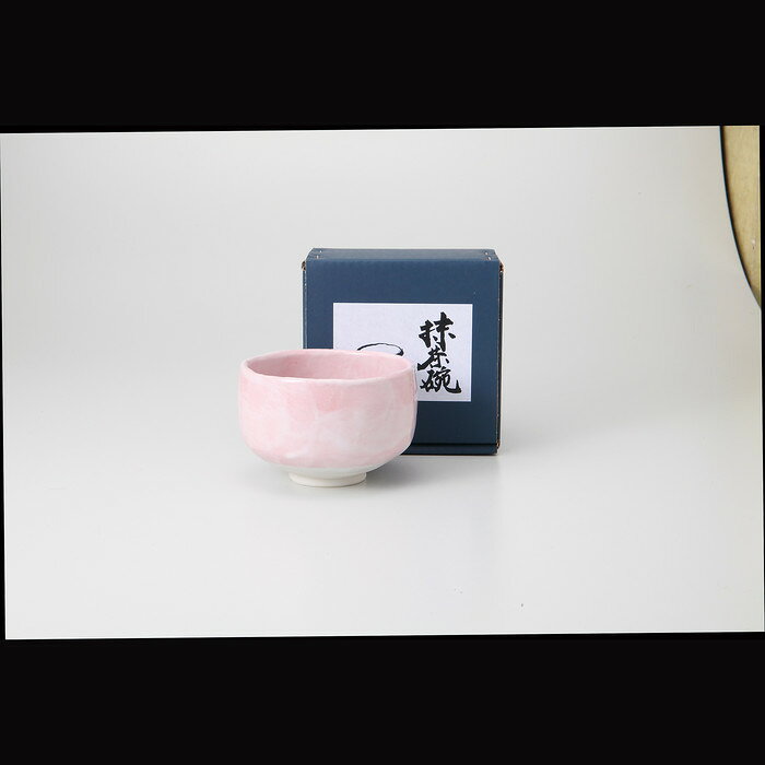 ■商品内容： 品：抹茶碗×1／φ12×7.7cm 陶器 ■パッケージサイズ：箱：14.2×14.2×9cm ボール箱 ■産地：美濃焼 ■重量：460g メーカー希望小売価格はメーカーカタログに基づいて掲載しています ■さまざまなギフトアイテムをご用意しております。 内祝　内祝い　お祝い返し　ウェディングギフト　ブライダルギフト　引き出物　引出物　結婚引き出物　結婚引出物　結婚内祝い　出産内祝い 命名内祝い　入園内祝い　入学内祝い　卒園内祝い　卒業内祝い　就職内祝い　新築内祝い　引越し内祝い　快気内祝い　開店内祝い　二次会 披露宴　お祝い　御祝　結婚式　結婚祝い　出産祝い　初節句　七五三　入園祝い　入学祝い　卒園祝い　卒業祝い　成人式　就職祝い　昇進祝い 新築祝い　上棟祝い　引っ越し祝い　引越し祝い　開店祝い　退職祝い　快気祝い　全快祝い　初老祝い　還暦祝い　古稀祝い　喜寿祝い　傘寿祝い 米寿祝い　卒寿祝い　白寿祝い　長寿祝い　金婚式　銀婚式　ダイヤモンド婚式　結婚記念日　ギフト　ギフトセット　セット　詰め合わせ　贈答品　お返し お礼　御礼　ごあいさつ　ご挨拶　御挨拶　プレゼント　お見舞い　お見舞御礼　お餞別　引越し　引越しご挨拶　記念日　誕生日　父の日　母の日　敬老の日 記念品　卒業記念品　定年退職記念品　ゴルフコンペ　コンペ景品　景品　賞品　粗品　お香典返し　香典返し　志　満中陰志　弔事　会葬御礼　法要 法要引き出物　法要引出物　法事　法事引き出物　法事引出物　忌明け　四十九日　七七日忌明け志　一周忌　三回忌　回忌法要　偲び草　粗供養　初盆 供物　お供え　お中元　御中元　お歳暮　御歳暮　お年賀　御年賀　残暑見舞い　年始挨拶　ボーリング大会　景品　レミパン　ゼリー　スターバックス 千疋屋　結婚式　そうめん　ローラアシュレイ　プリン　話題　ディズニー　カタログギフト　ティファール　ビタクラフト　ステンレスタンブラー　リラックマ のし無料　メッセージカード無料　ラッピング無料 ギフトにぴったりのアイテムをご紹介！ 贈り物に悩んでいる方へ、心温まるギフトアイテムを取り揃えました。高品質な食品、ふわふわのタオル、美しい食器、そしてセンスあふれる雑貨まで、幅広いラインナップであなたの大切な人への思いを伝えます。 特徴 高品質：厳選された素材と丁寧な製造工程で作られた商品ばかり。どれも長く愛用いただけます。 多用途：どんなシーンでも使える万能アイテムが揃っています。誕生日、結婚祝い、新築祝いなど、さまざまな場面に最適です。 デザイン：シンプルで洗練されたデザインから、カラフルで個性的なものまで、多彩なバリエーションをご用意。 お手頃価格：高品質ながら手ごろな価格で、コストパフォーマンスも抜群。 おすすめの用途とシーン 誕生日プレゼント：大切な人の特別な日を祝うために、実用的かつ心温まるギフトを。食品やタオルは、日常で役立つアイテムとして喜ばれます。 結婚祝い：新しい生活を始めるカップルに、美しい食器やおしゃれな雑貨を。幸せな家庭を築くお手伝いができます。 新築祝い：新しい家に引っ越した友人や家族へ、インテリアにぴったりの雑貨や実用的なタオルを。快適な生活をサポートします。 お返しギフト：感謝の気持ちを込めて、おしゃれで実用的なアイテムを。食品はもちろん、使い心地の良いタオルや美しい食器も喜ばれます。 季節の贈り物：お中元やお歳暮、季節の挨拶として、季節に合ったギフトを。夏には涼しげな雑貨、冬には温かみのあるタオルや食品が最適です。 贈る相手に合わせたおすすめ グルメな方へ：美味しい食品を贈れば、食卓が一層華やかに。特別な時間を演出します。 家庭的な方へ：ふわふわのタオルや使いやすい食器で、日常生活に彩りを。 オシャレな方へ：センスあふれる雑貨で、インテリアを一層魅力的に。 まとめ あなたの気持ちを込めたギフト選びをお手伝いします。どれも心を込めて選んだアイテムばかりです。大切な人への贈り物として、自信を持っておすすめします。 商品概要 [分類] 以下のような商品をお探しの方にオススメです。スイーツ スィーツ スウィーツ Sweets ケーキ お菓子 洋菓子 デザート おやつ 小腹対策 食品 食べ物 / チョコレートケーキ チョコレート ガトーショコラ チーズケーキ 生菓子 生ケーキ ベイクドチーズケーキ [評価・マスコミ] ランキング1位のおすすめ(お勧め オススメ) インスタ映え SNS 評判 今話題の人気商品 [サービス] 以下のサービスをご利用いだだけます。不可の場合あり。お取り寄せ 全国配送 全国発送 オーダー 注文 デリバリー 取寄せ 宅配 ネット通販 持ち運び可 / 送料無料 送料込み 無料ギフト対応 日持ち長い 長期保存 賞味期限が長い 名入れ 当日発送 お急ぎ便 即日配送 即日発送 翌日配送 翌日発送 前日に買う あす楽 明日楽 即納 翌日 あす着 明日届く 配送日指定可 冷凍保存可 冷凍保管 冷凍便 ギフトラッピング ギフト対応 予約 メッセージ付き 有料メッセージカード 有料お誕生日カード ホワイトデー当日お届け可能 [パッケージ] 　 以下のような包装でお届けします。詰め合わせ セット アソート 化粧箱入り ラッピング不要 個包装 小分け 手提げ袋（有償） 2重梱包 [デザイン] 以下のようなイメージをお求めの方におすすめです。お洒落 可愛い ゴージャス 高級感 プレミアム サプライズ感 美しい インパクト 面白い 珍しい 希少 驚き シンプル 上品 スタイリッシュ エレガント モダン [ご用途] 工夫次第で様々な用途でご利用いただけます。贈り物 プレゼント ギフト プチギフト 贈答品 お祝い 御祝い 退職祝い 内祝い 出産祝い 出産内祝い 入学祝い 卒業祝い ご褒美 手土産 お土産 お使い物 お返し お礼 ご挨拶 ご進物 お配り 配る ばらまき バレンタインデー バレンタインデイ ヴァレンタイン 友チョコ 義理チョコ 本命チョコ 逆チョコ バレンタインチョコ ホワイトデー ホワイトデイ ホワイトデーのお返し 七五三 ひな祭り こどもの日 ハロウィン クリスマス お中元 お年賀 ウインターギフト 御中元 御歳暮 サマーギフト 残暑見舞い お歳暮 母の日 父の日 敬老の日 敬老会記念品 敬老会 結婚祝い 結婚内祝い 結婚記念日 結婚式二次会 二次会のプチギフト 結婚披露宴の引き出物 引き菓子 ウエディングパーティー 成人祝い 長寿祝い 還暦祝い 古希祝い 古稀祝い 喜寿祝い 傘寿祝い 米寿祝い 卒寿祝い 白寿祝い 紀寿祝い 百寿祝い 成人式 セレモニー イベント 内祝い 快気祝い 快気内祝い 出産内祝い 出産祝い 記念日 お返し ご進物 御使い物 お礼 ご挨拶 御礼 ご祝儀 祝儀の品 お使い物 ノベルティー 粗品 景品 長寿 法事 法要 仏事 年忌法事 志 粗供養 供養返し 香典返し 満中陰志 御供え お供え 御供物 弔事 七五三 ひな祭り 入学祝い 卒業祝い 卒園祝い 退職祝い 入社祝い 成人式 成人式のお祝い 朝食 食事代わり ティータイム ブレイクタイム ホームパーティー クリスマスケーキ 誕生日プレゼント 誕生祝い バースデーケーキ 学校 会社 職場 法人 取引先 部活 イベント サークル 介護施設 [おすすめの方] 以下のような様々なお客様にお喜びいただいております。10代 20代 30代 40代 50代 60代 70代 80代 90代 100歳以上 お母さん お父さん ママ パパ 兄弟姉妹 彼氏 彼女 恋人 義理の母 叔父さん 親戚の お嬢さん 大家族 家族 赤ちゃん 祖父 祖母 叔父 叔母 孫 おじいちゃん おばあちゃん じいじ ばあば 夫 旦那 妻 奥様 お嫁さん 奥さん 親 両親 娘 同僚 友達 仲間 友人 親友 上司 部下 先輩 後輩 お世話になった方 恩師 先生 大人数 女友達 法人 女性 男性 大人 子ども 子供用 小学生 中学生 高校生 男の子 女の子 辛党 甘党 甘いものが苦手 高齢者 お年寄り [その他おすすめ] 以下のような商品に興味のある方にもオススメです。大量 大量購入 財布に優しい 大人数 業務用 大量スイーツ お試し コスパ良い /