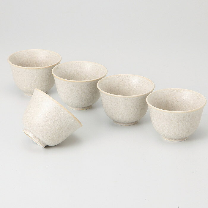 ■商品内容： 品：煎茶×5／8.4×5.9cm 磁器 ■パッケージサイズ：箱：34.8×11.2×11cm 木箱 ■産地：美濃焼 ■重量：935g メーカー希望小売価格はメーカーカタログに基づいて掲載しています ■さまざまなギフトアイテムをご用意しております。 内祝　内祝い　お祝い返し　ウェディングギフト　ブライダルギフト　引き出物　引出物　結婚引き出物　結婚引出物　結婚内祝い　出産内祝い 命名内祝い　入園内祝い　入学内祝い　卒園内祝い　卒業内祝い　就職内祝い　新築内祝い　引越し内祝い　快気内祝い　開店内祝い　二次会 披露宴　お祝い　御祝　結婚式　結婚祝い　出産祝い　初節句　七五三　入園祝い　入学祝い　卒園祝い　卒業祝い　成人式　就職祝い　昇進祝い 新築祝い　上棟祝い　引っ越し祝い　引越し祝い　開店祝い　退職祝い　快気祝い　全快祝い　初老祝い　還暦祝い　古稀祝い　喜寿祝い　傘寿祝い 米寿祝い　卒寿祝い　白寿祝い　長寿祝い　金婚式　銀婚式　ダイヤモンド婚式　結婚記念日　ギフト　ギフトセット　セット　詰め合わせ　贈答品　お返し お礼　御礼　ごあいさつ　ご挨拶　御挨拶　プレゼント　お見舞い　お見舞御礼　お餞別　引越し　引越しご挨拶　記念日　誕生日　父の日　母の日　敬老の日 記念品　卒業記念品　定年退職記念品　ゴルフコンペ　コンペ景品　景品　賞品　粗品　お香典返し　香典返し　志　満中陰志　弔事　会葬御礼　法要 法要引き出物　法要引出物　法事　法事引き出物　法事引出物　忌明け　四十九日　七七日忌明け志　一周忌　三回忌　回忌法要　偲び草　粗供養　初盆 供物　お供え　お中元　御中元　お歳暮　御歳暮　お年賀　御年賀　残暑見舞い　年始挨拶　ボーリング大会　景品　レミパン　ゼリー　スターバックス 千疋屋　結婚式　そうめん　ローラアシュレイ　プリン　話題　ディズニー　カタログギフト　ティファール　ビタクラフト　ステンレスタンブラー　リラックマ のし無料　メッセージカード無料　ラッピング無料 ギフトにぴったりのアイテムをご紹介！ 贈り物に悩んでいる方へ、心温まるギフトアイテムを取り揃えました。高品質な食品、ふわふわのタオル、美しい食器、そしてセンスあふれる雑貨まで、幅広いラインナップであなたの大切な人への思いを伝えます。 特徴 高品質：厳選された素材と丁寧な製造工程で作られた商品ばかり。どれも長く愛用いただけます。 多用途：どんなシーンでも使える万能アイテムが揃っています。誕生日、結婚祝い、新築祝いなど、さまざまな場面に最適です。 デザイン：シンプルで洗練されたデザインから、カラフルで個性的なものまで、多彩なバリエーションをご用意。 お手頃価格：高品質ながら手ごろな価格で、コストパフォーマンスも抜群。 おすすめの用途とシーン 誕生日プレゼント：大切な人の特別な日を祝うために、実用的かつ心温まるギフトを。食品やタオルは、日常で役立つアイテムとして喜ばれます。 結婚祝い：新しい生活を始めるカップルに、美しい食器やおしゃれな雑貨を。幸せな家庭を築くお手伝いができます。 新築祝い：新しい家に引っ越した友人や家族へ、インテリアにぴったりの雑貨や実用的なタオルを。快適な生活をサポートします。 お返しギフト：感謝の気持ちを込めて、おしゃれで実用的なアイテムを。食品はもちろん、使い心地の良いタオルや美しい食器も喜ばれます。 季節の贈り物：お中元やお歳暮、季節の挨拶として、季節に合ったギフトを。夏には涼しげな雑貨、冬には温かみのあるタオルや食品が最適です。 贈る相手に合わせたおすすめ グルメな方へ：美味しい食品を贈れば、食卓が一層華やかに。特別な時間を演出します。 家庭的な方へ：ふわふわのタオルや使いやすい食器で、日常生活に彩りを。 オシャレな方へ：センスあふれる雑貨で、インテリアを一層魅力的に。 まとめ あなたの気持ちを込めたギフト選びをお手伝いします。どれも心を込めて選んだアイテムばかりです。大切な人への贈り物として、自信を持っておすすめします。 商品概要 [分類] 以下のような商品をお探しの方にオススメです。スイーツ スィーツ スウィーツ Sweets ケーキ お菓子 洋菓子 デザート おやつ 小腹対策 食品 食べ物 / チョコレートケーキ チョコレート ガトーショコラ チーズケーキ 生菓子 生ケーキ ベイクドチーズケーキ [評価・マスコミ] ランキング1位のおすすめ(お勧め オススメ) インスタ映え SNS 評判 今話題の人気商品 [サービス] 以下のサービスをご利用いだだけます。不可の場合あり。お取り寄せ 全国配送 全国発送 オーダー 注文 デリバリー 取寄せ 宅配 ネット通販 持ち運び可 / 送料無料 送料込み 無料ギフト対応 日持ち長い 長期保存 賞味期限が長い 名入れ 当日発送 お急ぎ便 即日配送 即日発送 翌日配送 翌日発送 前日に買う あす楽 明日楽 即納 翌日 あす着 明日届く 配送日指定可 冷凍保存可 冷凍保管 冷凍便 ギフトラッピング ギフト対応 予約 メッセージ付き 有料メッセージカード 有料お誕生日カード ホワイトデー当日お届け可能 [パッケージ] 　 以下のような包装でお届けします。詰め合わせ セット アソート 化粧箱入り ラッピング不要 個包装 小分け 手提げ袋（有償） 2重梱包 [デザイン] 以下のようなイメージをお求めの方におすすめです。お洒落 可愛い ゴージャス 高級感 プレミアム サプライズ感 美しい インパクト 面白い 珍しい 希少 驚き シンプル 上品 スタイリッシュ エレガント モダン [ご用途] 工夫次第で様々な用途でご利用いただけます。贈り物 プレゼント ギフト プチギフト 贈答品 お祝い 御祝い 退職祝い 内祝い 出産祝い 出産内祝い 入学祝い 卒業祝い ご褒美 手土産 お土産 お使い物 お返し お礼 ご挨拶 ご進物 お配り 配る ばらまき バレンタインデー バレンタインデイ ヴァレンタイン 友チョコ 義理チョコ 本命チョコ 逆チョコ バレンタインチョコ ホワイトデー ホワイトデイ ホワイトデーのお返し 七五三 ひな祭り こどもの日 ハロウィン クリスマス お中元 お年賀 ウインターギフト 御中元 御歳暮 サマーギフト 残暑見舞い お歳暮 母の日 父の日 敬老の日 敬老会記念品 敬老会 結婚祝い 結婚内祝い 結婚記念日 結婚式二次会 二次会のプチギフト 結婚披露宴の引き出物 引き菓子 ウエディングパーティー 成人祝い 長寿祝い 還暦祝い 古希祝い 古稀祝い 喜寿祝い 傘寿祝い 米寿祝い 卒寿祝い 白寿祝い 紀寿祝い 百寿祝い 成人式 セレモニー イベント 内祝い 快気祝い 快気内祝い 出産内祝い 出産祝い 記念日 お返し ご進物 御使い物 お礼 ご挨拶 御礼 ご祝儀 祝儀の品 お使い物 ノベルティー 粗品 景品 長寿 法事 法要 仏事 年忌法事 志 粗供養 供養返し 香典返し 満中陰志 御供え お供え 御供物 弔事 七五三 ひな祭り 入学祝い 卒業祝い 卒園祝い 退職祝い 入社祝い 成人式 成人式のお祝い 朝食 食事代わり ティータイム ブレイクタイム ホームパーティー クリスマスケーキ 誕生日プレゼント 誕生祝い バースデーケーキ 学校 会社 職場 法人 取引先 部活 イベント サークル 介護施設 [おすすめの方] 以下のような様々なお客様にお喜びいただいております。10代 20代 30代 40代 50代 60代 70代 80代 90代 100歳以上 お母さん お父さん ママ パパ 兄弟姉妹 彼氏 彼女 恋人 義理の母 叔父さん 親戚の お嬢さん 大家族 家族 赤ちゃん 祖父 祖母 叔父 叔母 孫 おじいちゃん おばあちゃん じいじ ばあば 夫 旦那 妻 奥様 お嫁さん 奥さん 親 両親 娘 同僚 友達 仲間 友人 親友 上司 部下 先輩 後輩 お世話になった方 恩師 先生 大人数 女友達 法人 女性 男性 大人 子ども 子供用 小学生 中学生 高校生 男の子 女の子 辛党 甘党 甘いものが苦手 高齢者 お年寄り [その他おすすめ] 以下のような商品に興味のある方にもオススメです。大量 大量購入 財布に優しい 大人数 業務用 大量スイーツ お試し コスパ良い /