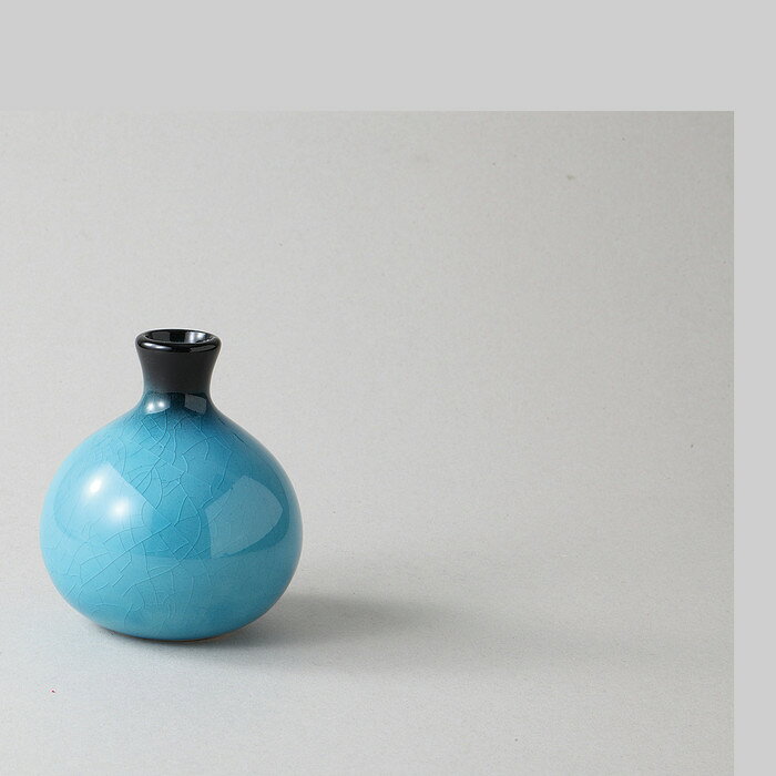 ■商品内容： 品：一輪差×1／φ9×10cm・250cc 陶器 ■パッケージサイズ：箱：11×11×10.5cm 貼箱 ■産地：美濃焼 ■重量：300g メーカー希望小売価格はメーカーカタログに基づいて掲載しています ■さまざまなギフトアイテムをご用意しております。 内祝　内祝い　お祝い返し　ウェディングギフト　ブライダルギフト　引き出物　引出物　結婚引き出物　結婚引出物　結婚内祝い　出産内祝い 命名内祝い　入園内祝い　入学内祝い　卒園内祝い　卒業内祝い　就職内祝い　新築内祝い　引越し内祝い　快気内祝い　開店内祝い　二次会 披露宴　お祝い　御祝　結婚式　結婚祝い　出産祝い　初節句　七五三　入園祝い　入学祝い　卒園祝い　卒業祝い　成人式　就職祝い　昇進祝い 新築祝い　上棟祝い　引っ越し祝い　引越し祝い　開店祝い　退職祝い　快気祝い　全快祝い　初老祝い　還暦祝い　古稀祝い　喜寿祝い　傘寿祝い 米寿祝い　卒寿祝い　白寿祝い　長寿祝い　金婚式　銀婚式　ダイヤモンド婚式　結婚記念日　ギフト　ギフトセット　セット　詰め合わせ　贈答品　お返し お礼　御礼　ごあいさつ　ご挨拶　御挨拶　プレゼント　お見舞い　お見舞御礼　お餞別　引越し　引越しご挨拶　記念日　誕生日　父の日　母の日　敬老の日 記念品　卒業記念品　定年退職記念品　ゴルフコンペ　コンペ景品　景品　賞品　粗品　お香典返し　香典返し　志　満中陰志　弔事　会葬御礼　法要 法要引き出物　法要引出物　法事　法事引き出物　法事引出物　忌明け　四十九日　七七日忌明け志　一周忌　三回忌　回忌法要　偲び草　粗供養　初盆 供物　お供え　お中元　御中元　お歳暮　御歳暮　お年賀　御年賀　残暑見舞い　年始挨拶　ボーリング大会　景品　レミパン　ゼリー　スターバックス 千疋屋　結婚式　そうめん　ローラアシュレイ　プリン　話題　ディズニー　カタログギフト　ティファール　ビタクラフト　ステンレスタンブラー　リラックマ のし無料　メッセージカード無料　ラッピング無料 ギフトにぴったりのアイテムをご紹介！ 贈り物に悩んでいる方へ、心温まるギフトアイテムを取り揃えました。高品質な食品、ふわふわのタオル、美しい食器、そしてセンスあふれる雑貨まで、幅広いラインナップであなたの大切な人への思いを伝えます。 特徴 高品質：厳選された素材と丁寧な製造工程で作られた商品ばかり。どれも長く愛用いただけます。 多用途：どんなシーンでも使える万能アイテムが揃っています。誕生日、結婚祝い、新築祝いなど、さまざまな場面に最適です。 デザイン：シンプルで洗練されたデザインから、カラフルで個性的なものまで、多彩なバリエーションをご用意。 お手頃価格：高品質ながら手ごろな価格で、コストパフォーマンスも抜群。 おすすめの用途とシーン 誕生日プレゼント：大切な人の特別な日を祝うために、実用的かつ心温まるギフトを。食品やタオルは、日常で役立つアイテムとして喜ばれます。 結婚祝い：新しい生活を始めるカップルに、美しい食器やおしゃれな雑貨を。幸せな家庭を築くお手伝いができます。 新築祝い：新しい家に引っ越した友人や家族へ、インテリアにぴったりの雑貨や実用的なタオルを。快適な生活をサポートします。 お返しギフト：感謝の気持ちを込めて、おしゃれで実用的なアイテムを。食品はもちろん、使い心地の良いタオルや美しい食器も喜ばれます。 季節の贈り物：お中元やお歳暮、季節の挨拶として、季節に合ったギフトを。夏には涼しげな雑貨、冬には温かみのあるタオルや食品が最適です。 贈る相手に合わせたおすすめ グルメな方へ：美味しい食品を贈れば、食卓が一層華やかに。特別な時間を演出します。 家庭的な方へ：ふわふわのタオルや使いやすい食器で、日常生活に彩りを。 オシャレな方へ：センスあふれる雑貨で、インテリアを一層魅力的に。 まとめ あなたの気持ちを込めたギフト選びをお手伝いします。どれも心を込めて選んだアイテムばかりです。大切な人への贈り物として、自信を持っておすすめします。 商品概要 [分類] 以下のような商品をお探しの方にオススメです。スイーツ スィーツ スウィーツ Sweets ケーキ お菓子 洋菓子 デザート おやつ 小腹対策 食品 食べ物 / チョコレートケーキ チョコレート ガトーショコラ チーズケーキ 生菓子 生ケーキ ベイクドチーズケーキ [評価・マスコミ] ランキング1位のおすすめ(お勧め オススメ) インスタ映え SNS 評判 今話題の人気商品 [サービス] 以下のサービスをご利用いだだけます。不可の場合あり。お取り寄せ 全国配送 全国発送 オーダー 注文 デリバリー 取寄せ 宅配 ネット通販 持ち運び可 / 送料無料 送料込み 無料ギフト対応 日持ち長い 長期保存 賞味期限が長い 名入れ 当日発送 お急ぎ便 即日配送 即日発送 翌日配送 翌日発送 前日に買う あす楽 明日楽 即納 翌日 あす着 明日届く 配送日指定可 冷凍保存可 冷凍保管 冷凍便 ギフトラッピング ギフト対応 予約 メッセージ付き 有料メッセージカード 有料お誕生日カード ホワイトデー当日お届け可能 [パッケージ] 　 以下のような包装でお届けします。詰め合わせ セット アソート 化粧箱入り ラッピング不要 個包装 小分け 手提げ袋（有償） 2重梱包 [デザイン] 以下のようなイメージをお求めの方におすすめです。お洒落 可愛い ゴージャス 高級感 プレミアム サプライズ感 美しい インパクト 面白い 珍しい 希少 驚き シンプル 上品 スタイリッシュ エレガント モダン [ご用途] 工夫次第で様々な用途でご利用いただけます。贈り物 プレゼント ギフト プチギフト 贈答品 お祝い 御祝い 退職祝い 内祝い 出産祝い 出産内祝い 入学祝い 卒業祝い ご褒美 手土産 お土産 お使い物 お返し お礼 ご挨拶 ご進物 お配り 配る ばらまき バレンタインデー バレンタインデイ ヴァレンタイン 友チョコ 義理チョコ 本命チョコ 逆チョコ バレンタインチョコ ホワイトデー ホワイトデイ ホワイトデーのお返し 七五三 ひな祭り こどもの日 ハロウィン クリスマス お中元 お年賀 ウインターギフト 御中元 御歳暮 サマーギフト 残暑見舞い お歳暮 母の日 父の日 敬老の日 敬老会記念品 敬老会 結婚祝い 結婚内祝い 結婚記念日 結婚式二次会 二次会のプチギフト 結婚披露宴の引き出物 引き菓子 ウエディングパーティー 成人祝い 長寿祝い 還暦祝い 古希祝い 古稀祝い 喜寿祝い 傘寿祝い 米寿祝い 卒寿祝い 白寿祝い 紀寿祝い 百寿祝い 成人式 セレモニー イベント 内祝い 快気祝い 快気内祝い 出産内祝い 出産祝い 記念日 お返し ご進物 御使い物 お礼 ご挨拶 御礼 ご祝儀 祝儀の品 お使い物 ノベルティー 粗品 景品 長寿 法事 法要 仏事 年忌法事 志 粗供養 供養返し 香典返し 満中陰志 御供え お供え 御供物 弔事 七五三 ひな祭り 入学祝い 卒業祝い 卒園祝い 退職祝い 入社祝い 成人式 成人式のお祝い 朝食 食事代わり ティータイム ブレイクタイム ホームパーティー クリスマスケーキ 誕生日プレゼント 誕生祝い バースデーケーキ 学校 会社 職場 法人 取引先 部活 イベント サークル 介護施設 [おすすめの方] 以下のような様々なお客様にお喜びいただいております。10代 20代 30代 40代 50代 60代 70代 80代 90代 100歳以上 お母さん お父さん ママ パパ 兄弟姉妹 彼氏 彼女 恋人 義理の母 叔父さん 親戚の お嬢さん 大家族 家族 赤ちゃん 祖父 祖母 叔父 叔母 孫 おじいちゃん おばあちゃん じいじ ばあば 夫 旦那 妻 奥様 お嫁さん 奥さん 親 両親 娘 同僚 友達 仲間 友人 親友 上司 部下 先輩 後輩 お世話になった方 恩師 先生 大人数 女友達 法人 女性 男性 大人 子ども 子供用 小学生 中学生 高校生 男の子 女の子 辛党 甘党 甘いものが苦手 高齢者 お年寄り [その他おすすめ] 以下のような商品に興味のある方にもオススメです。大量 大量購入 財布に優しい 大人数 業務用 大量スイーツ お試し コスパ良い /