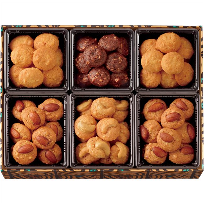 ■セット内容：アーモンド130g、カシューナッツ65g、マカダミアナッツ80g、チョコレートチップ40g メーカー希望小売価格はメーカーカタログに基づいて掲載しています ■さまざまなギフトアイテムをご用意しております。 内祝　内祝い　お祝い返し　ウェディングギフト　ブライダルギフト　引き出物　引出物　結婚引き出物　結婚引出物　結婚内祝い　出産内祝い命名内祝い　入園内祝い　入学内祝い　卒園内祝い　卒業内祝い　就職内祝い　新築内祝い　引越し内祝い　快気内祝い　開店内祝い　二次会披露宴　お祝い　御祝　結婚式　結婚祝い　出産祝い　初節句　七五三　入園祝い　入学祝い　卒園祝い　卒業祝い　成人式　就職祝い　昇進祝い新築祝い　上棟祝い　引っ越し祝い　引越し祝い　開店祝い　退職祝い　快気祝い　全快祝い　初老祝い　還暦祝い　古稀祝い　喜寿祝い　傘寿祝い米寿祝い　卒寿祝い　白寿祝い　長寿祝い　金婚式　銀婚式　ダイヤモンド婚式　結婚記念日　ギフト　ギフトセット　セット　詰め合わせ　贈答品　お返しお礼　御礼　ごあいさつ　ご挨拶　御挨拶　プレゼント　お見舞い　お見舞御礼　お餞別　引越し　引越しご挨拶　記念日　誕生日　父の日　母の日　敬老の日記念品　卒業記念品　定年退職記念品　ゴルフコンペ　コンペ景品　景品　賞品　粗品　お香典返し　香典返し　志　満中陰志　弔事　会葬御礼　法要法要引き出物　法要引出物　法事　法事引き出物　法事引出物　忌明け　四十九日　七七日忌明け志　一周忌　三回忌　回忌法要　偲び草　粗供養　初盆供物　お供え　お中元　御中元　お歳暮　御歳暮　お年賀　御年賀　残暑見舞い　年始挨拶　ボーリング大会　景品　レミパン　ゼリー　スターバックス千疋屋　結婚式　そうめん　ローラアシュレイ　プリン　話題　ディズニー　カタログギフト　ティファール　ビタクラフト　ステンレスタンブラー　リラックマのし無料　メッセージカード無料　ラッピング無料 ギフトにぴったりのアイテムをご紹介！贈り物に悩んでいる方へ、心温まるギフトアイテムを取り揃えました。高品質な食品、ふわふわのタオル、美しい食器、そしてセンスあふれる雑貨まで、幅広いラインナップであなたの大切な人への思いを伝えます。 特徴 高品質：厳選された素材と丁寧な製造工程で作られた商品ばかり。どれも長く愛用いただけます。 多用途：どんなシーンでも使える万能アイテムが揃っています。誕生日、結婚祝い、新築祝いなど、さまざまな場面に最適です。 デザイン：シンプルで洗練されたデザインから、カラフルで個性的なものまで、多彩なバリエーションをご用意。 お手頃価格：高品質ながら手ごろな価格で、コストパフォーマンスも抜群。おすすめの用途とシーン 誕生日プレゼント：大切な人の特別な日を祝うために、実用的かつ心温まるギフトを。食品やタオルは、日常で役立つアイテムとして喜ばれます。 結婚祝い：新しい生活を始めるカップルに、美しい食器やおしゃれな雑貨を。幸せな家庭を築くお手伝いができます。 新築祝い：新しい家に引っ越した友人や家族へ、インテリアにぴったりの雑貨や実用的なタオルを。快適な生活をサポートします。 お返しギフト：感謝の気持ちを込めて、おしゃれで実用的なアイテムを。食品はもちろん、使い心地の良いタオルや美しい食器も喜ばれます。 季節の贈り物：お中元やお歳暮、季節の挨拶として、季節に合ったギフトを。夏には涼しげな雑貨、冬には温かみのあるタオルや食品が最適です。 贈る相手に合わせたおすすめ グルメな方へ：美味しい食品を贈れば、食卓が一層華やかに。特別な時間を演出します。 家庭的な方へ：ふわふわのタオルや使いやすい食器で、日常生活に彩りを。 オシャレな方へ：センスあふれる雑貨で、インテリアを一層魅力的に。 まとめ あなたの気持ちを込めたギフト選びをお手伝いします。どれも心を込めて選んだアイテムばかりです。大切な人への贈り物として、自信を持っておすすめします。 商品概要 [分類] 以下のような商品をお探しの方にオススメです。スイーツ スィーツ スウィーツ Sweets ケーキ お菓子 洋菓子 デザート おやつ 小腹対策 食品 食べ物 / チョコレートケーキ チョコレート ガトーショコラ チーズケーキ 生菓子 生ケーキ ベイクドチーズケーキ [評価・マスコミ] ランキング1位のおすすめ(お勧め オススメ) インスタ映え SNS 評判 今話題の人気商品 [サービス] 以下のサービスをご利用いだだけます。不可の場合あり。お取り寄せ 全国配送 全国発送 オーダー 注文 デリバリー 取寄せ 宅配 ネット通販 持ち運び可 / 送料無料 送料込み 無料ギフト対応 日持ち長い 長期保存 賞味期限が長い 名入れ 当日発送 お急ぎ便 即日配送 即日発送 翌日配送 翌日発送 前日に買う あす楽 明日楽 即納 翌日 あす着 明日届く 配送日指定可 冷凍保存可 冷凍保管 冷凍便 ギフトラッピング ギフト対応 予約 メッセージ付き 有料メッセージカード 有料お誕生日カード ホワイトデー当日お届け可能 [パッケージ] 　 以下のような包装でお届けします。詰め合わせ セット アソート 化粧箱入り ラッピング不要 個包装 小分け 手提げ袋（有償） 2重梱包 [デザイン] 以下のようなイメージをお求めの方におすすめです。お洒落 可愛い ゴージャス 高級感 プレミアム サプライズ感 美しい インパクト 面白い 珍しい 希少 驚き シンプル 上品 スタイリッシュ エレガント モダン [ご用途] 工夫次第で様々な用途でご利用いただけます。贈り物 プレゼント ギフト プチギフト 贈答品 お祝い 御祝い 退職祝い 内祝い 出産祝い 出産内祝い 入学祝い 卒業祝い ご褒美 手土産 お土産 お使い物 お返し お礼 ご挨拶 ご進物 お配り 配る ばらまき バレンタインデー バレンタインデイ ヴァレンタイン 友チョコ 義理チョコ 本命チョコ 逆チョコ バレンタインチョコ ホワイトデー ホワイトデイ ホワイトデーのお返し 七五三 ひな祭り こどもの日 ハロウィン クリスマス お中元 お年賀 ウインターギフト 御中元 御歳暮 サマーギフト 残暑見舞い お歳暮 母の日 父の日 敬老の日 敬老会記念品 敬老会 結婚祝い 結婚内祝い 結婚記念日 結婚式二次会 二次会のプチギフト 結婚披露宴の引き出物 引き菓子 ウエディングパーティー 成人祝い 長寿祝い 還暦祝い 古希祝い 古稀祝い 喜寿祝い 傘寿祝い 米寿祝い 卒寿祝い 白寿祝い 紀寿祝い 百寿祝い 成人式 セレモニー イベント 内祝い 快気祝い 快気内祝い 出産内祝い 出産祝い 記念日 お返し ご進物 御使い物 お礼 ご挨拶 御礼 ご祝儀 祝儀の品 お使い物 ノベルティー 粗品 景品 長寿 法事 法要 仏事 年忌法事 志 粗供養 供養返し 香典返し 満中陰志 御供え お供え 御供物 弔事 七五三 ひな祭り 入学祝い 卒業祝い 卒園祝い 退職祝い 入社祝い 成人式 成人式のお祝い 朝食 食事代わり ティータイム ブレイクタイム ホームパーティー クリスマスケーキ 誕生日プレゼント 誕生祝い バースデーケーキ 学校 会社 職場 法人 取引先 部活 イベント サークル 介護施設 [おすすめの方] 以下のような様々なお客様にお喜びいただいております。10代 20代 30代 40代 50代 60代 70代 80代 90代 100歳以上 お母さん お父さん ママ パパ 兄弟姉妹 彼氏 彼女 恋人 義理の母 叔父さん 親戚の お嬢さん 大家族 家族 赤ちゃん 祖父 祖母 叔父 叔母 孫 おじいちゃん おばあちゃん じいじ ばあば 夫 旦那 妻 奥様 お嫁さん 奥さん 親 両親 娘 同僚 友達 仲間 友人 親友 上司 部下 先輩 後輩 お世話になった方 恩師 先生 大人数 女友達 法人 女性 男性 大人 子ども 子供用 小学生 中学生 高校生 男の子 女の子 辛党 甘党 甘いものが苦手 高齢者 お年寄り [その他おすすめ] 以下のような商品に興味のある方にもオススメです。大量 大量購入 財布に優しい 大人数 業務用 大量スイーツ お試し コスパ良い /とっておきのギフトを贈る。ギフト専門店のおすすめ商品ですアディダスのプロダクトがあなたに約束するのは、優れた機能性、快適な着用感、先進のスタイルです。