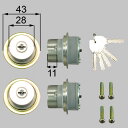 本体×2、キー×5、取付ネジセット×1お使いの鍵の形状・差込み口の向きと合っていることを確認してください。カラー：ステンカラー【部品ご購入の際には、ご注意下さい】お買い上げ前には必ず、その部品が適応品番かどうか、お調べください。（分からない場合は、メーカーのお客様センターにお電話等でお問い合わせいただくと、その場ですぐわかるため、一番スピーディーです。弊社にお問い合わせいただいた場合は、お返事に数日かかりますが、お調べすることは可能です）受注発注のお取り寄せ品のため、ご注文後のキャンセル返品交換はできません。必ずご確認してからのお買い上げをお願いいたします。ご不在時の商品配達のご連絡のため、電話番号はなるべく携帯電話の番号を入力してください。