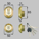 本体×2、キー×5お使いの鍵の形状・差込み口の向きと合っていることを確認してください。カラー：ゴールド (鍵穴上部のロゴマークもゴールド色です）【部品ご購入の際には、ご注意下さい】お買い上げ前には必ず、その部品が適応品番かどうか、お調べください。（分からない場合は、メーカーのお客様センターにお電話等でお問い合わせいただくと、その場ですぐわかるため、一番スピーディーです。弊社にお問い合わせいただいた場合は、お返事に数日かかりますが、お調べすることは可能です）受注発注のお取り寄せ品のため、ご注文後のキャンセル返品交換はできません。必ずご確認してからのお買い上げをお願いいたします。ご不在時の商品配達のご連絡のため、電話番号はなるべく携帯電話の番号を入力してください。