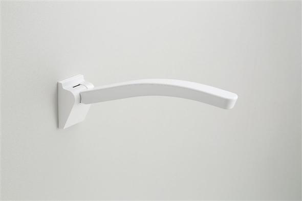 ひじ掛けいすの感覚で使用できるトイレ用のアームレストです。リラックスした姿勢が保て、立ち座りの際にも便利です。● アームレストはデザイン性の高いなだらかな曲線形状です。● はね上げ式のため、掃除の際などじゃまになりません。● 楽な姿勢でリラックスできるひじ掛けは、腕や手のひらがそっとフィットする形状です。●ローシルエット便器にもなじむスッキリとしたデザインです。材質ひじ掛け：鋼管+発泡ウレタン　固定プレート：鋼板　固定プレートカバー：樹脂　ボルトカバー：樹脂耐荷重：垂直荷重1kN　水平荷重600Nご不在時の商品配達のご連絡のため、電話番号はなるべく携帯電話の番号を入力してください。