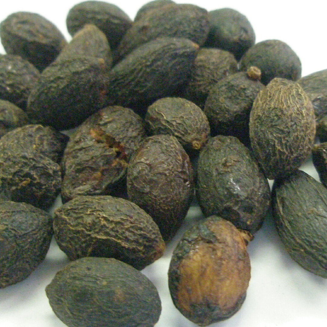 原産国：アメリカ英名：Saw Palmetto Berry, Whole学名：Serenoa repens科目：ヤシ科部位：実別名：ノコギリヤシ/ノコギリパルメットパワーハーブとして知られています。かつては、ネイティブアメリカンがこの種を砕いて食用にし、珍重されていました。ハーブティーの基本の淹れ方ティースプーン1〜2杯(約2グラム)のドライハーブをポットに入れ、150cc〜200cc程度の熱湯を注ぎ、フタをして3〜5分間蒸らします。※実や根など硬いものは、軽くつぶすとより香りが立ちます。保存方法直射日光・高温多湿を避け、冷暗所にて密閉保存下さい。開封後はどうぞお早めにご使用下さい。