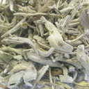 セージホールKBA500g原産国：ボスニアヘルツェゴヴィナ英名：Sage, Whole, KBA学名：Salvia officinalis科目：シソ科部位：葉別名：ヤクヨウサルビアキリリとした香りのこのハーブは、お茶だけでなく、肉料理、卵料理、ソースやドレッシングなどに幅広く利用できます。また、消臭力があり、シューズキーパーの材料としてもおすすめです。ハーブティーの基本の淹れ方ティースプーン1〜2杯(約2グラム)のドライハーブをポットに入れ、150cc〜200cc程度の熱湯を注ぎ、フタをして3〜5分間蒸らします。※実や根など硬いものは、軽くつぶすとより香りが立ちます。保存方法直射日光・高温多湿を避け、冷暗所にて密閉保存下さい。開封後はどうぞお早めにご使用下さい。注意事項・妊娠中の方が、通常の食品として摂取する量であれば害はないと考えられていますが、大量の摂取は注意が必要と言われているハーブです。