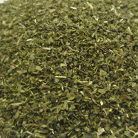 ペパーミントファインカット20g原産国：ドイツ英名：Peppermint, F/Cut学名：Mentha piperita科目：シソ科部位：葉別名：セイヨウハッカお菓子などでお馴染みのミントの香り。お茶はスッキリした味わいで、食後に最適。また、カモマイル、ローズ、ラベンダーなど、ほとんどのハーブティーと相性がよく、ブレンドの材料としても好まれています。ハーブティーの基本の淹れ方ティースプーン1〜2杯(約2グラム)のドライハーブをポットに入れ、150cc〜200cc程度の熱湯を注ぎ、フタをして3〜5分間蒸らします。※実や根など硬いものは、軽くつぶすとより香りが立ちます。保存方法直射日光・高温多湿を避け、冷暗所にて密閉保存下さい。開封後はどうぞお早めにご使用下さい。