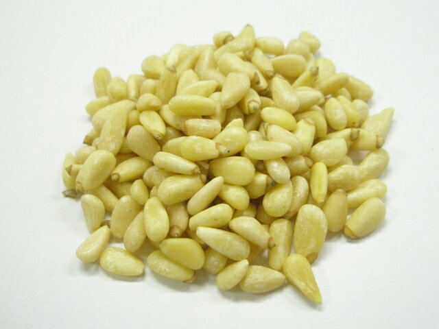 マツの実/松の実ホール20g原産国：中国英名：Pine nuts, Whole学名：Pinus koraiensis科目：マツ科部位：実別名：チョウセンゴヨウ/朝鮮五葉古くから食用として利用されてきました。バジルペーストをはじめ、様々なお料...