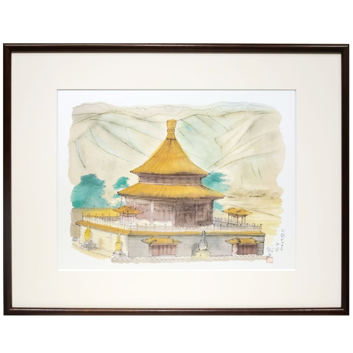 日本画の巨匠・平山郁夫が旅先で描いたスケッチ（素描）を収録した画集『遙かなる旅』より、「承徳のラマ寺（中国）」を額装した複製画です。 中国・河北省の承徳には、清朝の皇帝が建立したチベット仏教寺院群「外八廟」があります。これらの寺院は、北京・紫禁城に代表される漢族の建築様式と、チベット仏教（ラマ教）の建築様式が見事に融合した独特の景観を見せています。本作は、その象徴的な寺院である普楽寺（ふらくじ）の中心建築・旭光閣（きょくこうかく）を描いた作品です。 平山郁夫は画集『遙かなる旅』で、この町を次のように表現しています。 「承徳は、清朝時代、夏の離宮があったことで 　小規模ながら都の面影がある。 　美しいラマ寺が山間に散在して、情緒がある。」 ーーーーーーー 商品詳細 ーーーーーーー ■作家名／　平山郁夫（ひらやまいくお） 1930年　広島生まれ、日本画家、教育者。東美校卒業後、前田青邨に師事。被爆体験により仏教的な題材を手がけた。のちにシルクロードを描いた一連の近作によって新潮社芸術大賞を受賞。敦煌壁画の保存修復を手掛ける。 1989年東京芸大学長に就任。1996年より日本美術院理事長。1998年文化勲章受章。2009年逝去、享年79歳。 ■作品名／　承徳のラマ寺（中国） （素描集 遙かなる旅（日本経済新聞社発行）より） ■技　法／　美術印刷　複製画 ■エディション番号／　なし ■額　寸／　56x44x厚1.8（cm） ■イメージサイズ／　38x27（cm） ■用紙寸／　50.7×38.7（cm） ■総重量／　約1.7（kg） ■作品の状態／　シート、額縁とも新品。特筆すべき難点はありません。 額付き、かぶせ箱入り　版上サイン、前面はUVカット透明アクリル ■別表記／　MM02ブラウン半切 ・このページ内の紹介文、商品説明文、及び当店撮影の画像の無断使用、転載、流用を固く禁じます。(C)やまとや画廊 ▼平山郁夫「遙かなる旅」シリーズ作品一覧へ