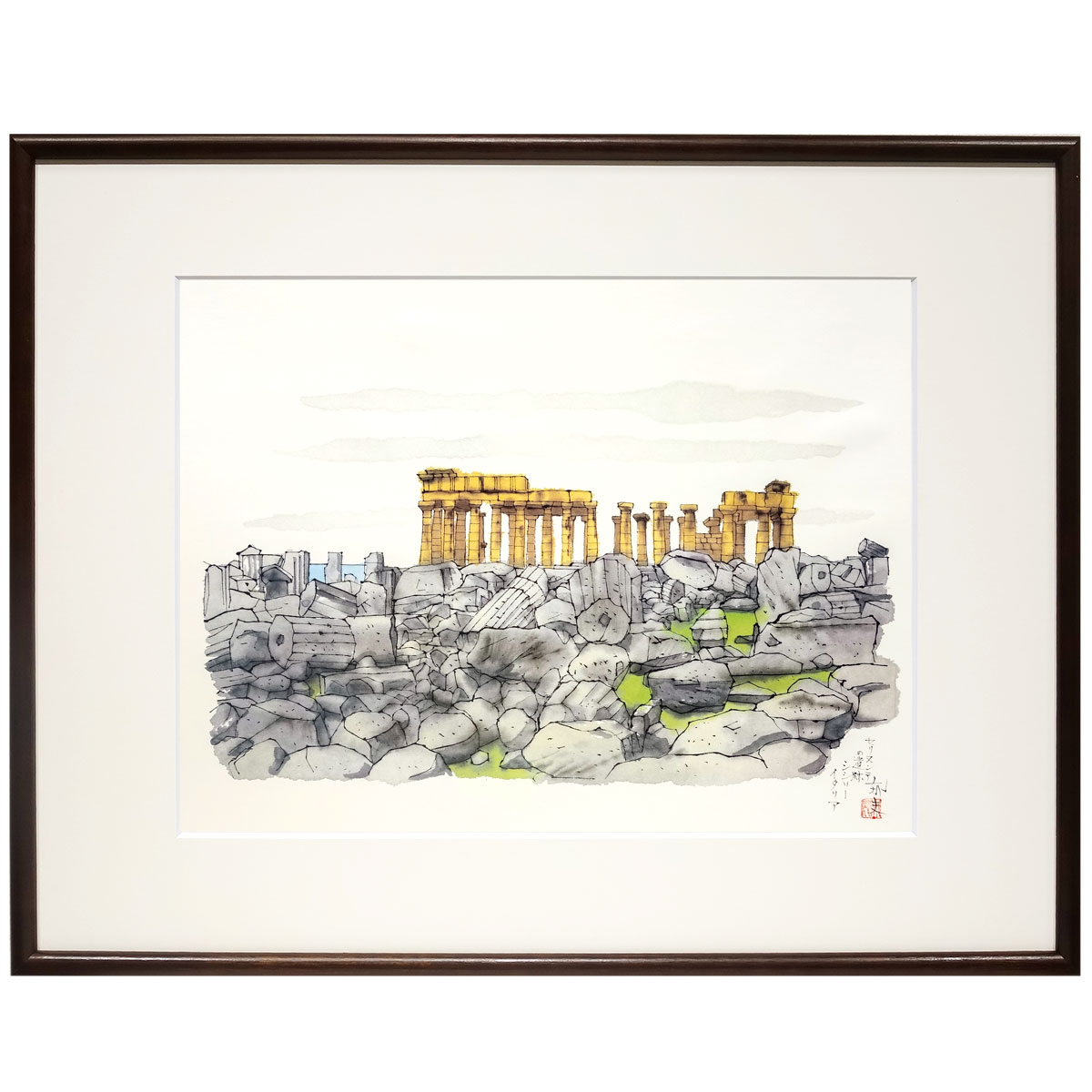 日本画の巨匠・平山郁夫が旅先で描いたスケッチ（素描）を収録した画集『遙かなる旅』より、「セリヌンテの遺跡 シシリー イタリア」を額装した複製画です。 セリヌンテ（Selinunte）遺跡は、イタリア・シチリア島南西部の地中海を望む岬に広がる壮大な考古学公園です。崩れ落ちた巨大な石柱が点在する景観は、古代ギリシャ都市の栄華と、その後の破壊の歴史を今に伝えています。 雄大な地中海を背景に広がるこの地の風景を、平山郁夫は繊細な素描で描き出しました。 平山郁夫は画集『遙かなる旅』で、この町を次のように表現しています。 「紺碧の地中海を背景に、 　白く風化した石の、 　ギリシャ神殿が立っている。 　潮風が遺跡を吹き抜けると、 　ヴィーナスの誕生を思い浮かべる。」 ーーーーーーー 商品詳細 ーーーーーーー ■作家名／　平山郁夫（ひらやまいくお） 1930年　広島生まれ、日本画家、教育者。東美校卒業後、前田青邨に師事。被爆体験により仏教的な題材を手がけた。のちにシルクロードを描いた一連の近作によって新潮社芸術大賞を受賞。敦煌壁画の保存修復を手掛ける。 1989年東京芸大学長に就任。1996年より日本美術院理事長。1998年文化勲章受章。2009年逝去、享年79歳。 ■作品名／　セリヌンテの遺跡　シシリー　イタリア （素描集 遙かなる旅（日本経済新聞社発行）より） ■技　法／　美術印刷　複製画 ■エディション番号／　なし ■額　寸／　56x44x厚1.8（cm） ■イメージサイズ／　38x27（cm） ■用紙寸／　50.7×38.7（cm） ■総重量／　約1.7（kg） ■作品の状態／　シート、額縁とも新品。特筆すべき難点はありません。 額付き、かぶせ箱入り　版上サイン、前面はUVカット透明アクリル ■別表記／　MM02ブラウン半切 ・このページ内の紹介文、商品説明文、及び当店撮影の画像の無断使用、転載、流用を固く禁じます。(C)やまとや画廊 ▼平山郁夫「遙かなる旅」シリーズ作品一覧へ