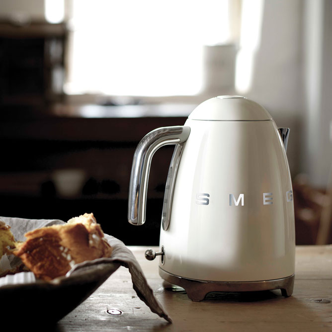 （日本正規販売店）SMEG 電気ケトル 1.7L【アイボリー/クリーム】KLF03-CR-JPイタリア家電ブランド【SM..