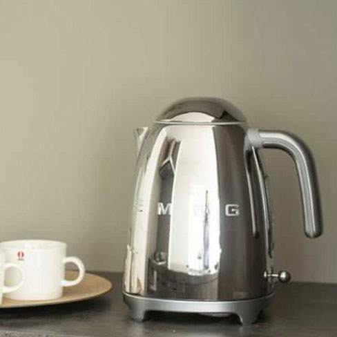 （日本正規販売店）SMEG 電気ケトル 1.7L【クローム/シルバー】KLF03‐SS-JPイタリア家電ブランド【SMEG..
