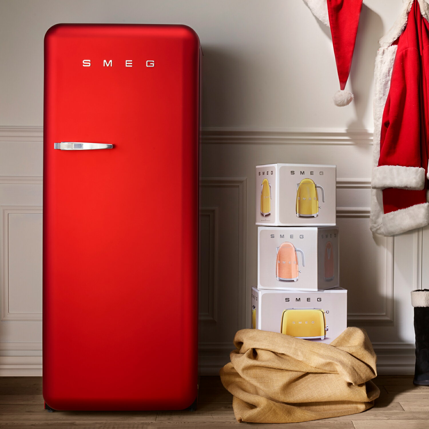 SMEG　冷蔵庫 270L（ワンドア・右開き）FAB28RRD5JPスメッグ REFRIGERATOR レトロ おしゃれ家電 イタリアブランド モダン ポップ 冷蔵 冷凍 チルド 野菜 ポイント10倍