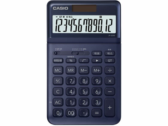 【仕様】エコマーク商品（環境保全型商品）認定。消費税の税込・税抜計算が行えます。税率も自由に設定でき、税金額も表示します。時間の四則計算、メモリー計算、パーセント計算が出来ます。『勤務時間計算』、『時給計算』等に便利です。従来の太陽電池付き電卓と異なり、計算途中で光がさえぎられても、内蔵電池によって計算内容を保護します。四則演算の計算やメモリー機能の使用状況を表示で確認できます。●色：ネイビー●サイズ：幅109×奥行183．5×高さ10．8mm●質量：150g●桁数：12桁●主な機能：税計算、時間計算、計算状態表示、マルチ％、√（平方根）、四則定数計算、概数計算、桁下げ（シフト）、＋／−（サインチェンジ）、小数の端数処理指定の選択（四捨五入／切り捨て）、小数点セレクター（4／3／2／1／0／アドモード）、キーロールオーバー機能（早打ち機能）、ツーゼロキー、3桁位取り表示、特大表示、角度調整表示、オートパワーオフ●T・W・P（太陽電池と補助電池の併用）●補助電池：CR2016●プラスチックキー●メモリー数：2※税率の変更が可能です。設定方法につきましては、取扱説明書をご参照ください。【備考】※メーカーの都合により、パッケージ・仕様等は予告なく変更になる場合がございます。【検索用キーワード】CASIO　かしお　カシオ計算機　じゃすとたいぷ　でんたく　デンタク　事務用計算機　中型電卓　デスクトップサイズ　角度調整　チルト式　早打ち　税計算　時間計算　計算状態表示　マルチ％　平方根　四則定数計算　概数計算　桁下げ　サインチェンジ　オートパワーオフ　ツインパワー　12桁　12ケタ　ネイビー　JF−S200−NY−N　JFS200NYN　電卓　RPUP_02　R39783