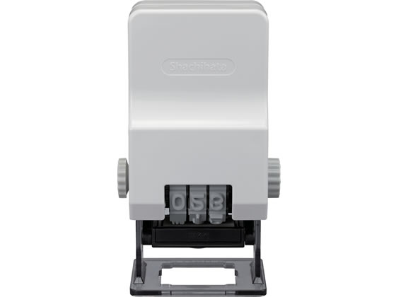 【商品説明】なつ印する毎に数字が繰り上がる自動ページナンバリングスタンプです（※自動は2桁までです）。プラスチックボディーだから軽くて扱いやすく、長時間のなつ印作業にもおすすめです。※印字ベルト左側の数字は0から6までです。【仕様】●印面サイズ：2号（19．0×6．2mm）●ゴシック体●インキ色：黒●仕様：3桁●重量：約80g●外寸法：59．2×39．5×103．7mm●補充インキ5ml付き●対応補充インキ：XLR−20N黒、XLR−30黒、XLR−60N黒（顔料系）●注文単位：1個●グリーン購入法適合【備考】※メーカーの都合により、パッケージ・仕様等は予告なく変更になる場合がございます。【検索用キーワード】しゃちはた　しやちはた　シャチハタ　シヤチハタ　Shachihata　ページ番号スタンプ　回転印　回転スタンプ　ナンバリングスタンプ　ナンバリングマシン　XLR−20N　油性顔料　2号サイズ　黒　ブラック　GNR−32G／H　GNR32GH　ナンバーリング　数字　3桁　RPUP_02会議資料、管理書類、伝票へ手軽にナンバリング。