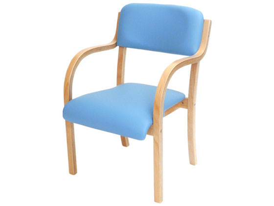 【商品説明】お年寄りに優しい肘付きです。介護施設にも人気があります。張地は汚れが拭き取りやすくお手入れが簡単なPVCレザー。4脚までスタッキング（積み重ね）ができるので収納に便利です。底面を保護するシート（フェルト）付きです。使用場所の状況...