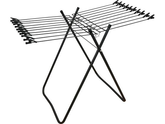 【商品説明】ピンチ付きで、サーキュレーターや扇風機での乾燥も洗濯物が飛びにくい。タオル干しとしてだけでなく、下着や小物干しにも。室内、浴室、ベランダでサッと干せます。たっぷり干せて、スリムに収納。組み立て簡単！左右のアームを交差するだけ。【仕様】●サイズ：約横88×高さ72×奥行47cm（使用時）●材質：PP、PE被膜鉄線、塗装鋼管【備考】※メーカーの都合により、パッケージ・仕様等は予告なく変更になる場合がございます。【検索用キーワード】サワフジ　さわふじ　物干しスタンド　物干し台　物干しハンガー　タオル干し　タオル　フェイスタオル　ハンガー　タオルハンガー　スタンド　洗濯　物干し　20枚掛け　21アーム　LSM−20　LSM20　折畳み　折り畳み　折りたたみ　収納　スリム　ピンチ付き　クリップ付き　室内干し　部屋干し　浴室乾燥　洗濯物干し　外干し　大量干し　まとめ干し　屋外　屋内　浴室　スタンド物干しE20DX20枚掛けブラック　スタンド物干しE20DX　スタンド物干し　E20DX　スタンド物干し　物干しスタンド　20枚掛け　ブラック　1台　清掃用品　洗濯用品　R772MAピンチ付きなので洗濯物をしっかりキープ
