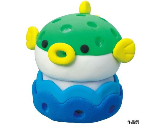 【商品説明】●キャッチコピー：7色に輝く！楽しく作れるアクアランタン工作キット！●商品説明：ふぐやイルカなどかわいい海の仲間のランタンがつくれる工作キットです。7色に変化するライトが幻想的な雰囲気を演出します。抗ウイルス加工のねんどを採用しており、安心安全に製作できます。工作や自由研究、ワークショップにもおすすめのアイテムです。作品づくりに便利な全作例の4面写真とふぐの作り方がついています。【仕様】●商品サイズ：ほんわかライト：約51×53×58mm、ねんどベラ：約130×20×3mm、ねんどミニパック：約33g●セット内容：ねんどミニパック×1、ほんわかライト（ボタン電池LR44　3個付）×1、ねんどベラ×1●1個重量（g）：93●材質：ねんどミニパック：樹脂系中空体・合成糊剤・防腐剤・繊維・水、ほんわかライト：PVC・PS、ねんどベラ：PP●1個梱包形態：ヘッダー付き袋入り●製造国：中国●注意：電池（ボタン電池（AG13またはLR44）3個）交換可能。【備考】※メーカーの都合により、パッケージ・仕様等は予告なく変更になる場合がございます。【検索用キーワード】アーテック　あーてっく　Artec　ねんどでつくるあくあらんたんふぐ　ネンドデツクルアクアランタン　工作ランタン　180×235×60　1　100　樹脂中空体・パルプ・PVC　21637　教材　学童用品　図画　工作用品　R158ML7色に輝く！楽しく作れるアクアランタン工作キット！