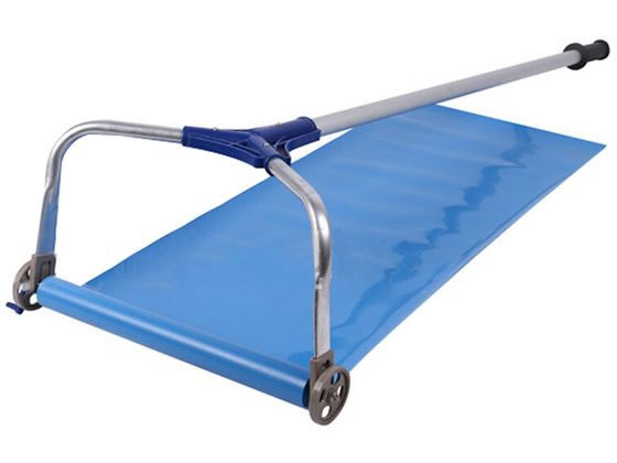 【商品説明】●屋根と雪の間にシートを滑り込ませると、シートを伝って簡単に雪を落とすことができます。●屋根の上に登る必要もないので落下事故の防止にもなります。●ヘッド部分を屋根にのせて屋根の傾斜に対して平行に押すだけ！●ポールを4本継ぎ足して...