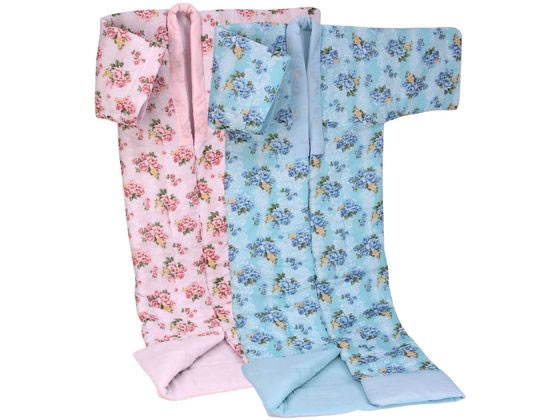 【商品説明】●寝冷え対策にガーゼのかいまきがお勧めです。●夏は一枚で肌掛けに、冬は内掛けにと、一年中ご使用いただけます。●寝ぞうが悪い方に、寒さでよく眠れない方に●ここがポイント！かいまきなら熱の逃げやすい肩口からつま先までスッポリガード！●綿100％（側生地）●手洗いOK！【仕様】●色：ピンク＋ブルー●サイズ（1枚）：（約）幅140×長さ200cm●重さ（1枚）：（約）0．9kg●素材／側生地：綿100％（ガーゼ）、中綿：ポリエステル100％【備考】※メーカーの都合により、パッケージ・仕様等は予告なく変更になる場合がございます。【検索用キーワード】ファミリー・ライフ　Family　Life　綿100％　綿100パーセント　ガーゼ　柔らか　かいまき　かいまき布団　吸汗性　寝冷え対策　肌掛け　内掛け　ピンク　ブルー　2色組　幅140cm　長さ200cm．9kg　手洗いOK　ポリエステル中綿　寝具　掛布団　寝具　掛布団　R819MV吸汗性が良く、軽くて柔らかなガーゼ素材のかいまき布団。
