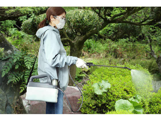ココデカウのアイリスオーヤマ 充電式噴霧器 ホワイトグレー JF-4000｜アングル2